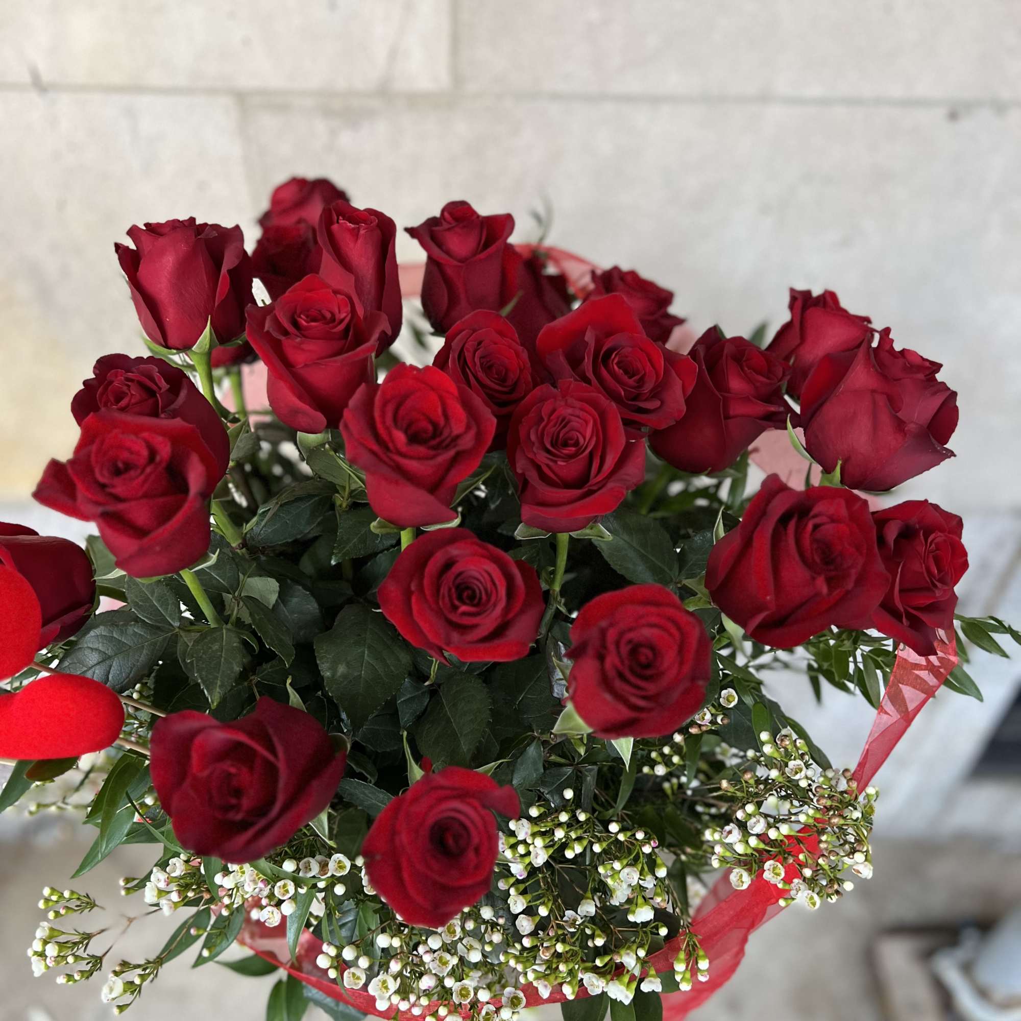 We are pleased to highlight our exquisite collection of long-stemmed roses, expertly We are pleased to highlight our exquisite collection of long-stemmed roses, expertly