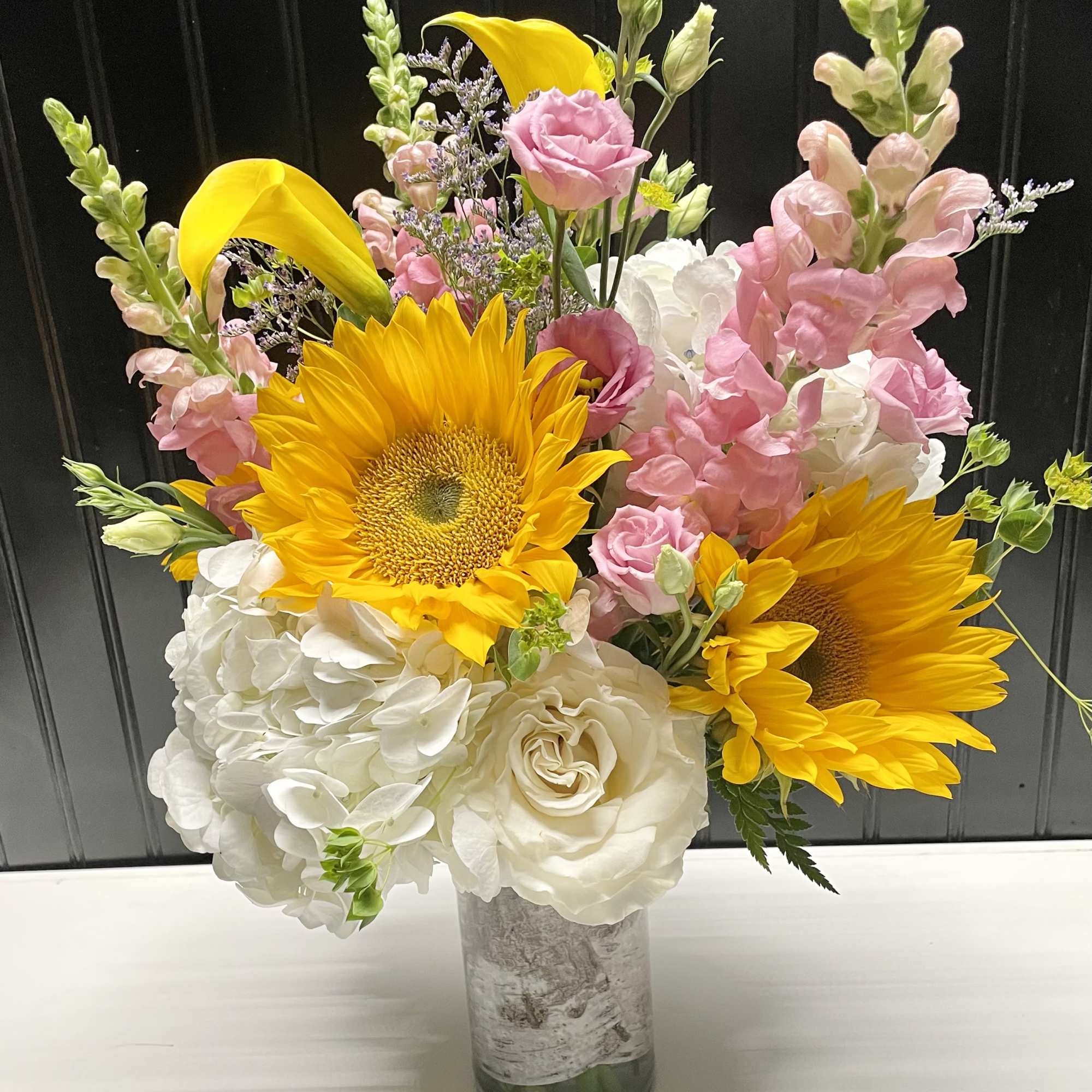 summer vibes is a perfect arrangement to feel the summer 