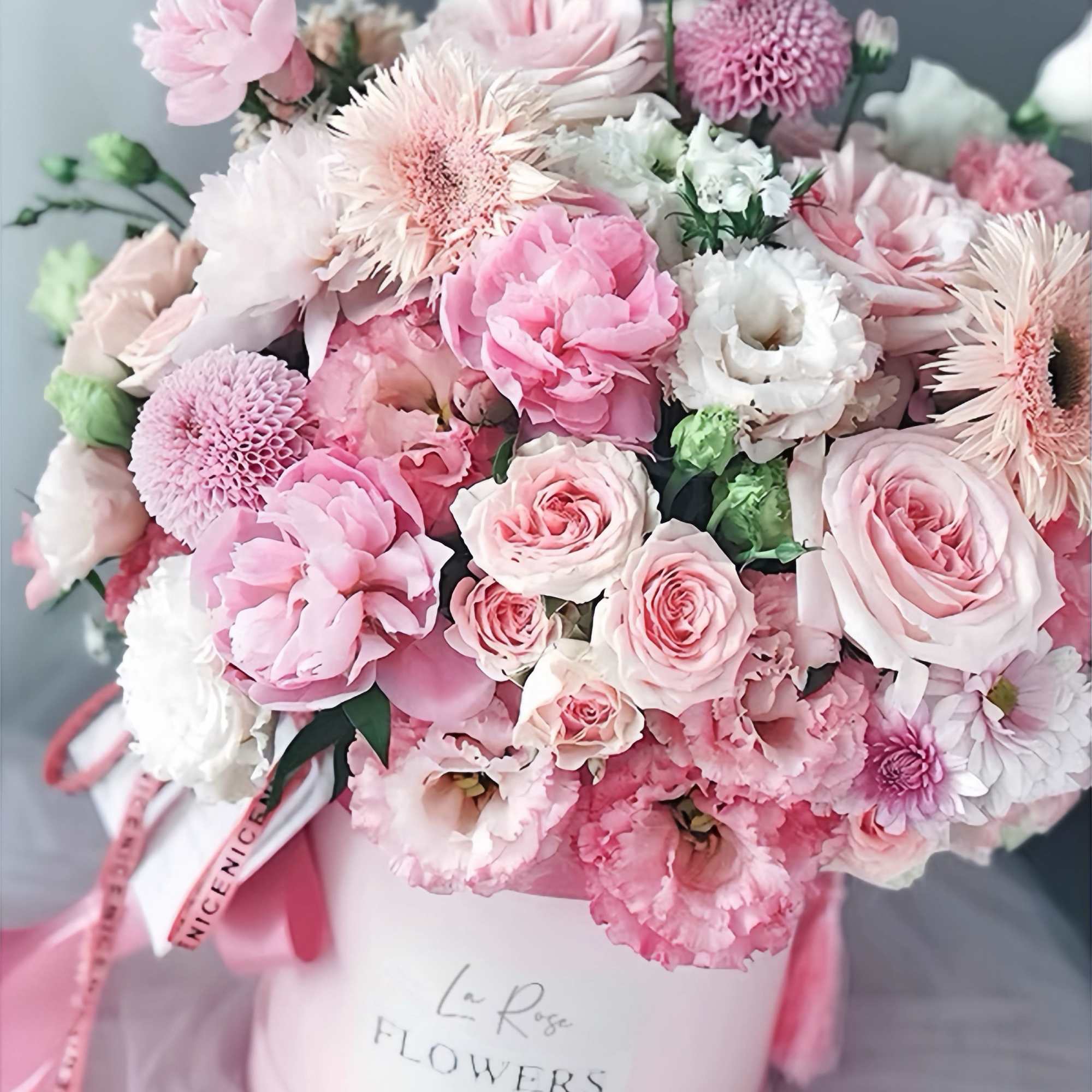 Experience unparalleled elegance with our Exquisite Elegance Flower Box. Crafted with only