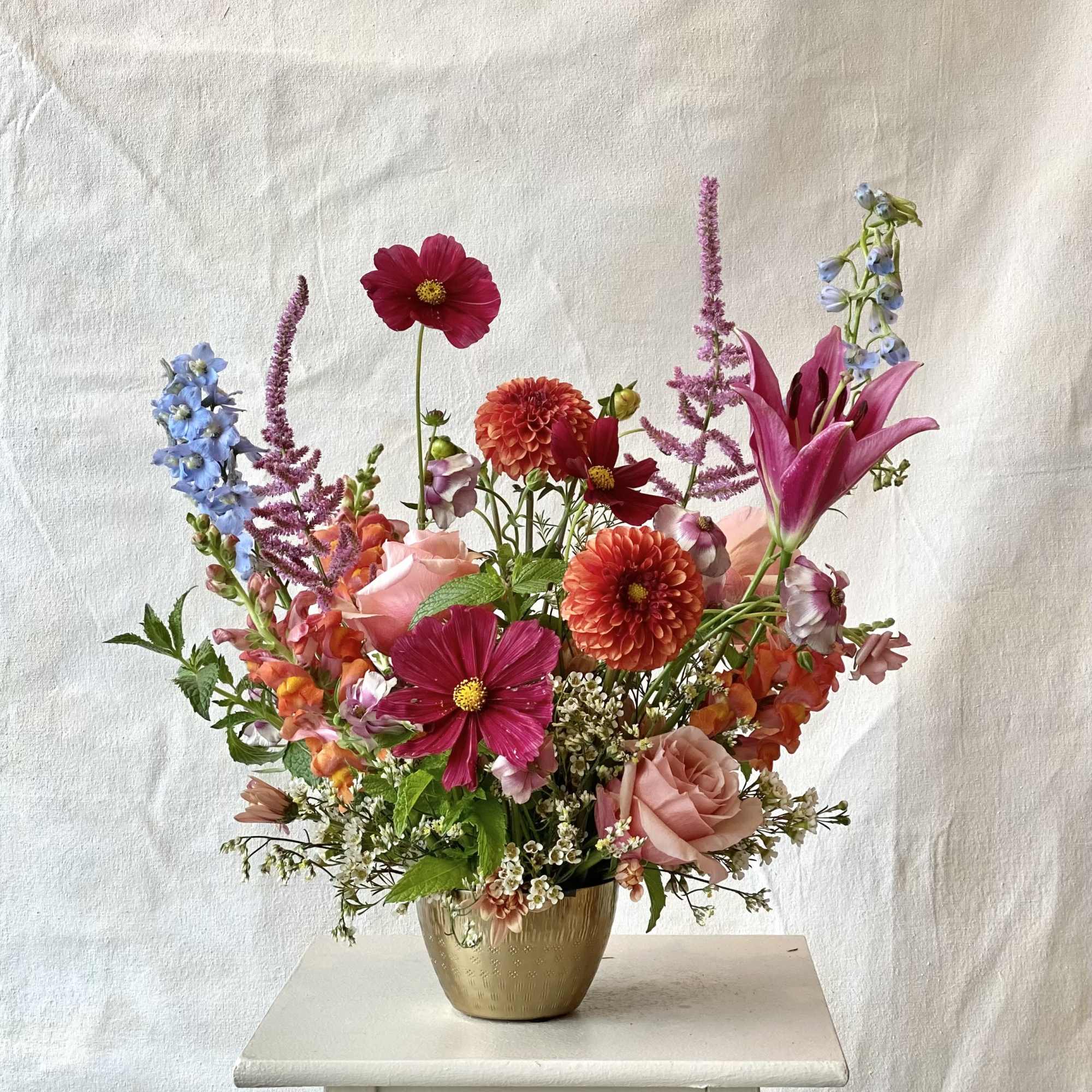 Experience the art of floristry with our Designer&#039;s Choice Floral Arrangement. Each