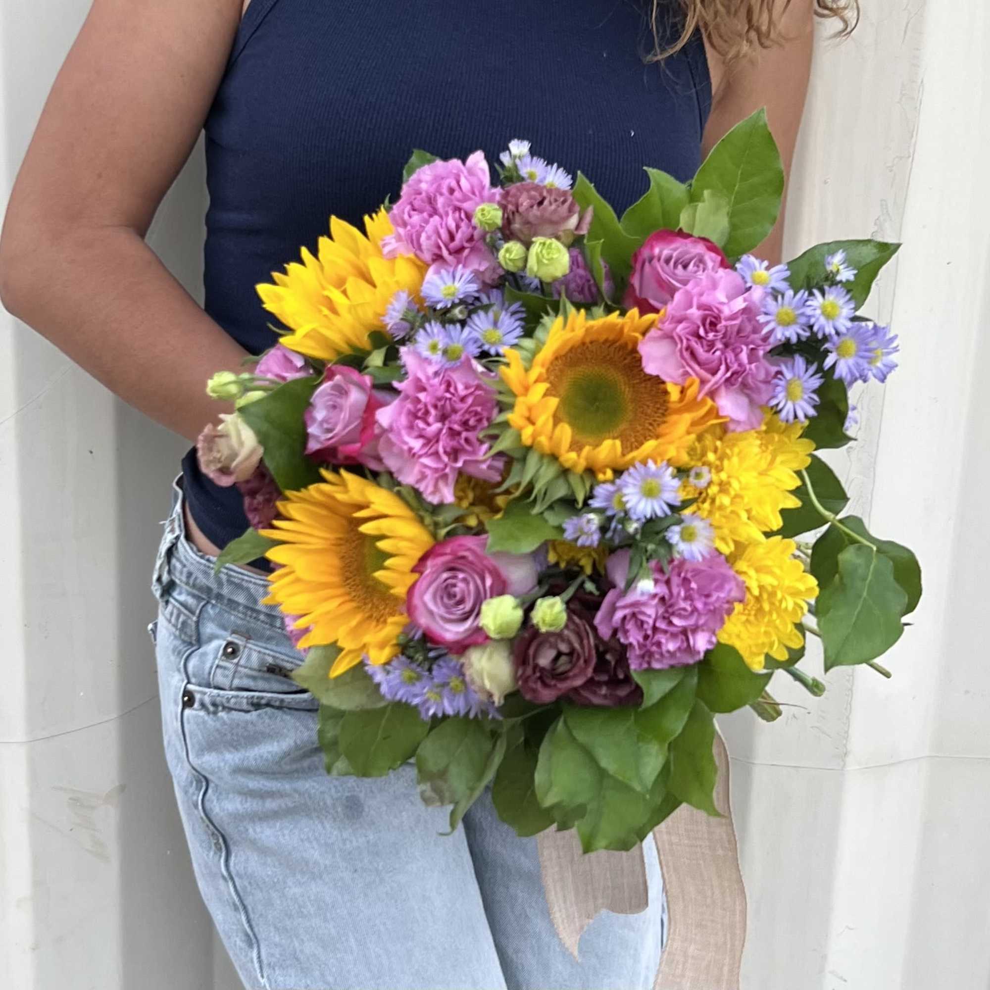 Designer&rsquo;s Choice Handheld Bouquets

Delight someone special (or yourself!) with a Designer&rsquo;s Choice