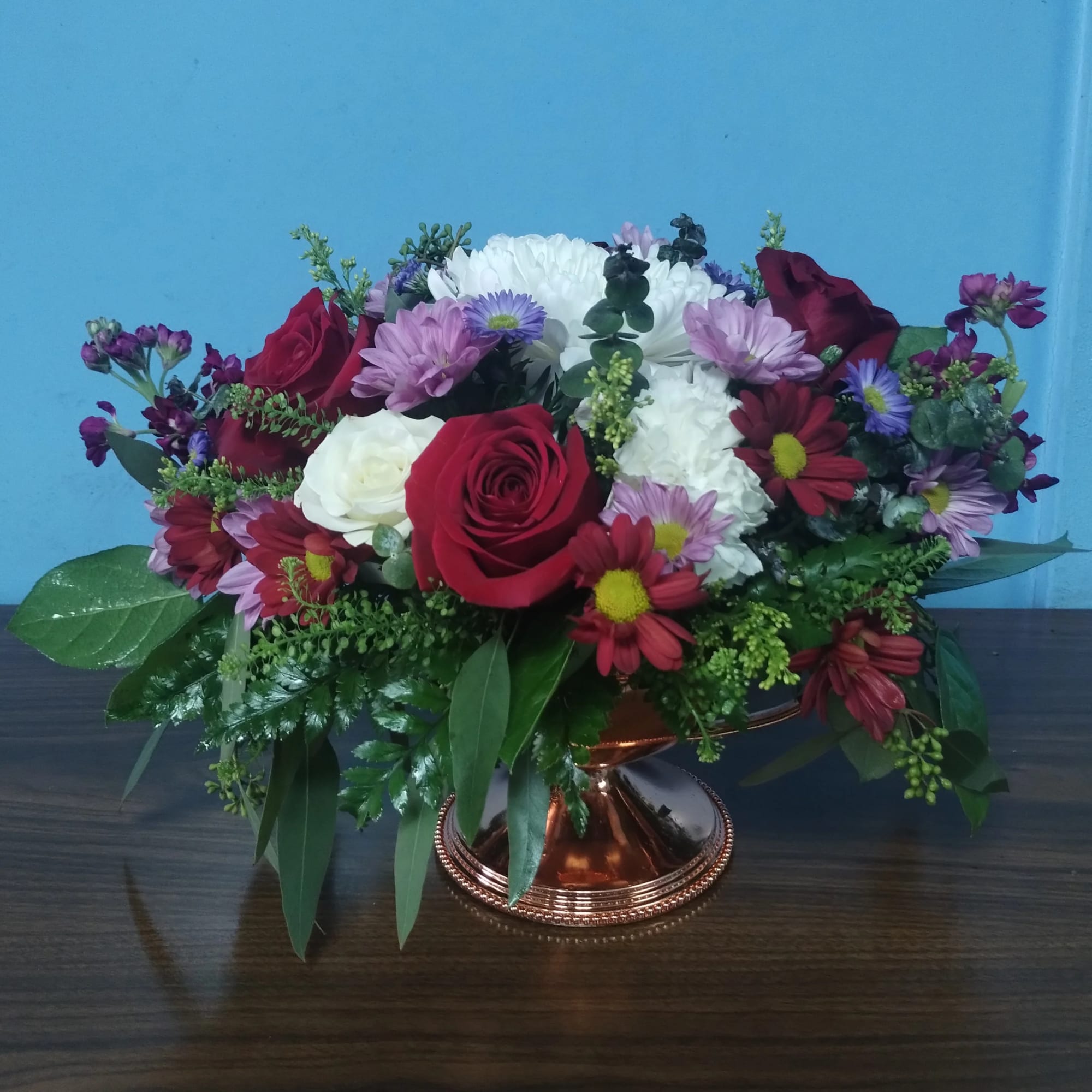 Beautiful CENTERPIECE for the holiday season. It&#039;s sure to dress up and