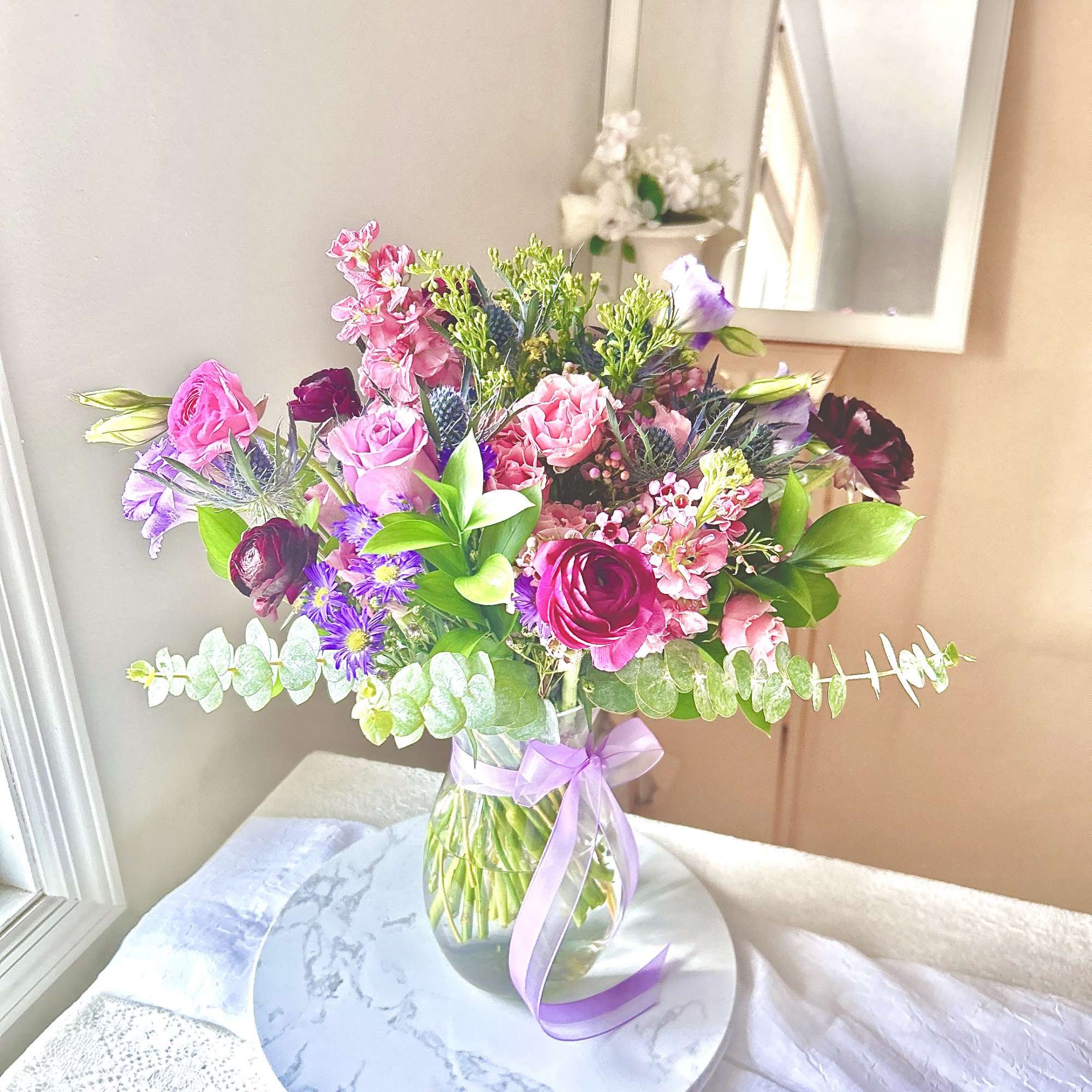 * the bouquet does not come with wrapping paper
* vase is included * the bouquet does not come with wrapping paper
* vase is included