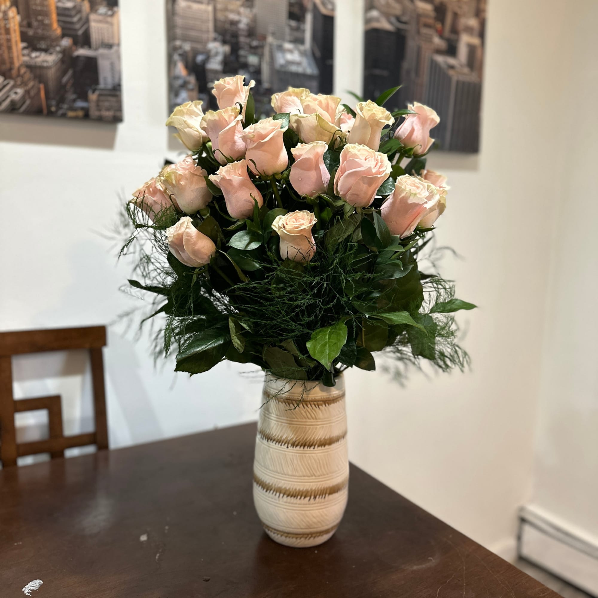 Pink Roses (pink mondial roses) puedes enviar este hermoso arreglo con 25