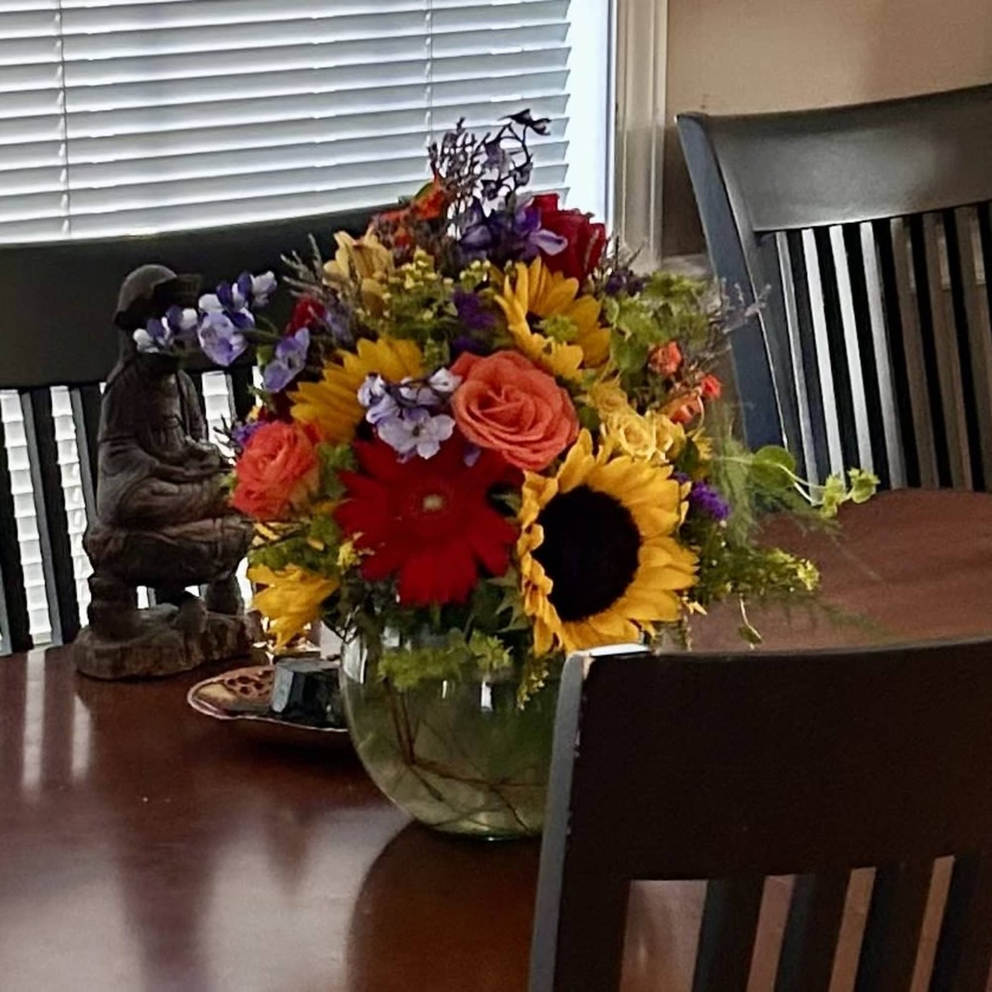 An beautiful mix of sunflowers, roses, and gerbera daisies with accent flowers An beautiful mix of sunflowers, roses, and gerbera daisies with accent flowers