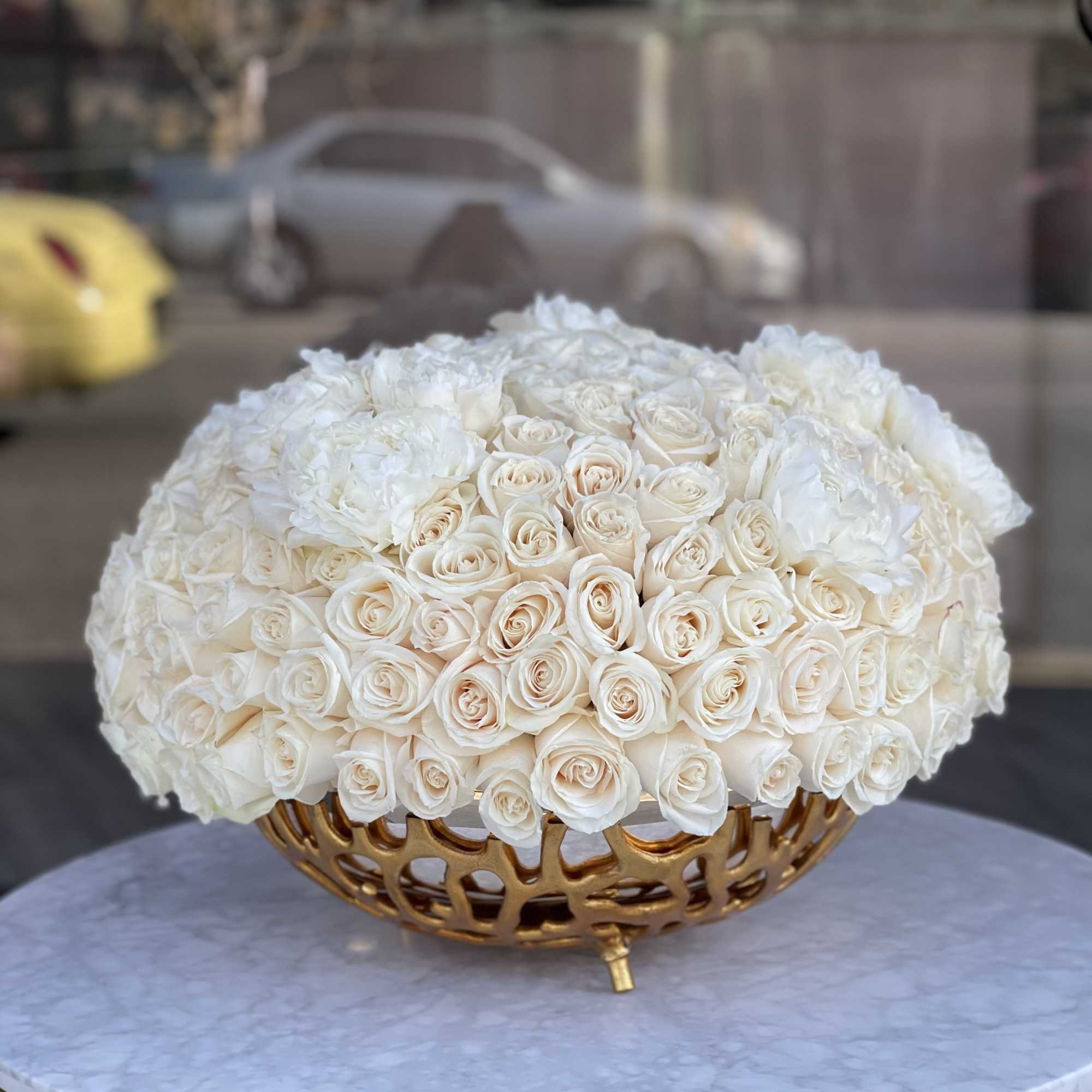 Beautiful 200 roses in vase.  Beautiful 200 roses in vase.