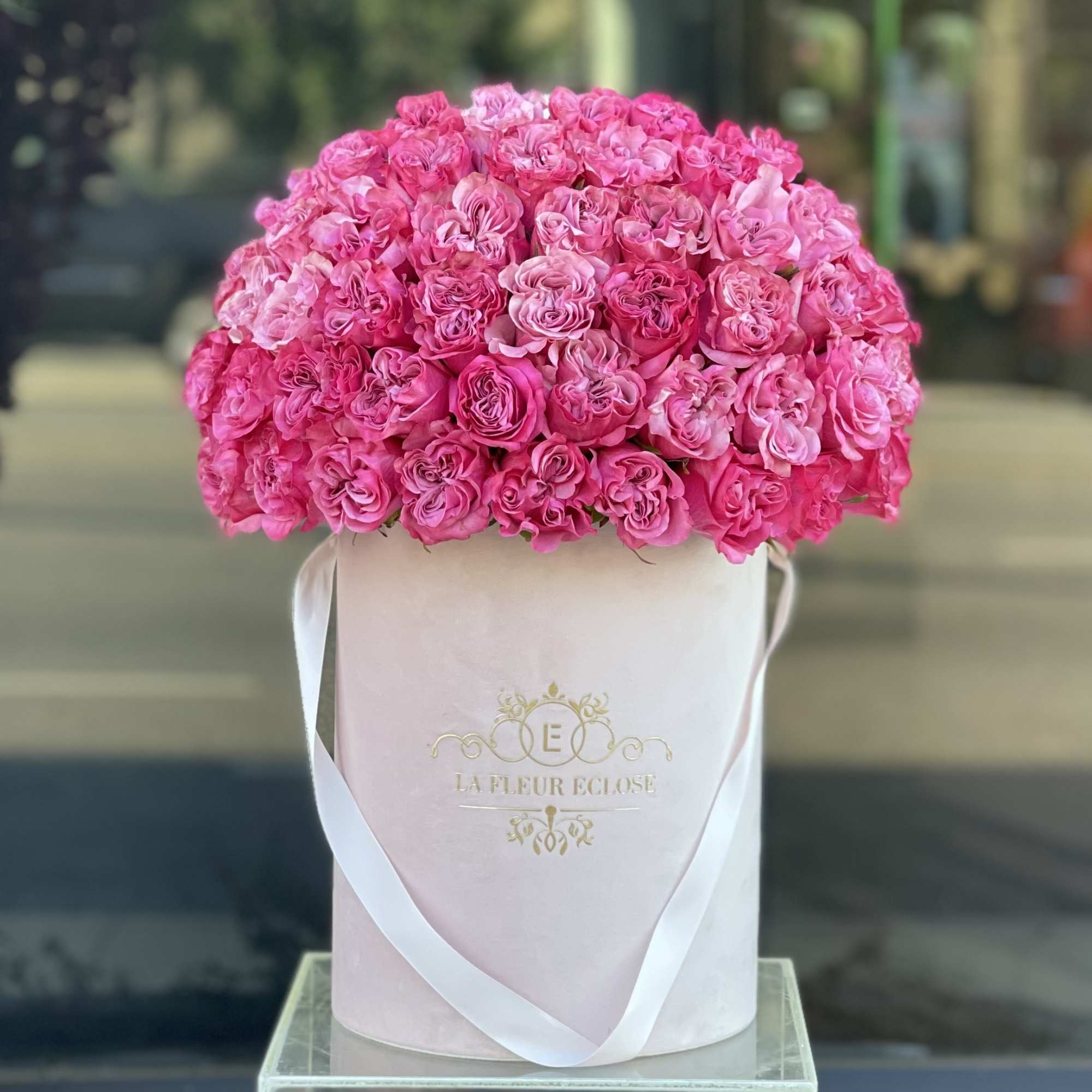 Pink heart shaped roses in our signature velvet pink box
Standard - 50 Pink heart shaped roses in our signature velvet pink box
Standard - 50