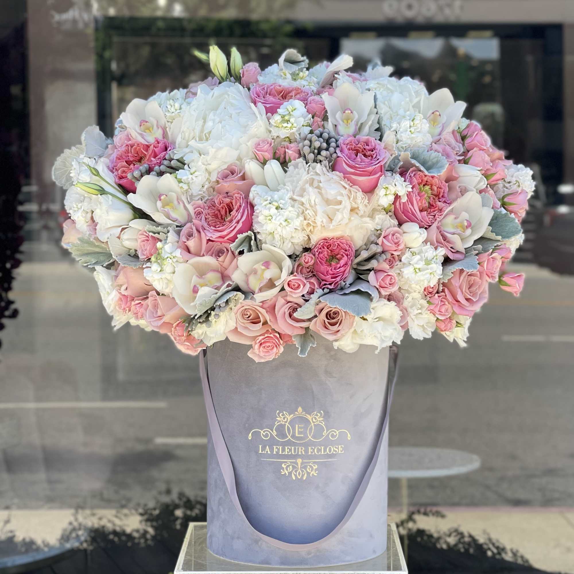 Beautiful arrangement with premium flowers in our signature velvet grey box Beautiful arrangement with premium flowers in our signature velvet grey box