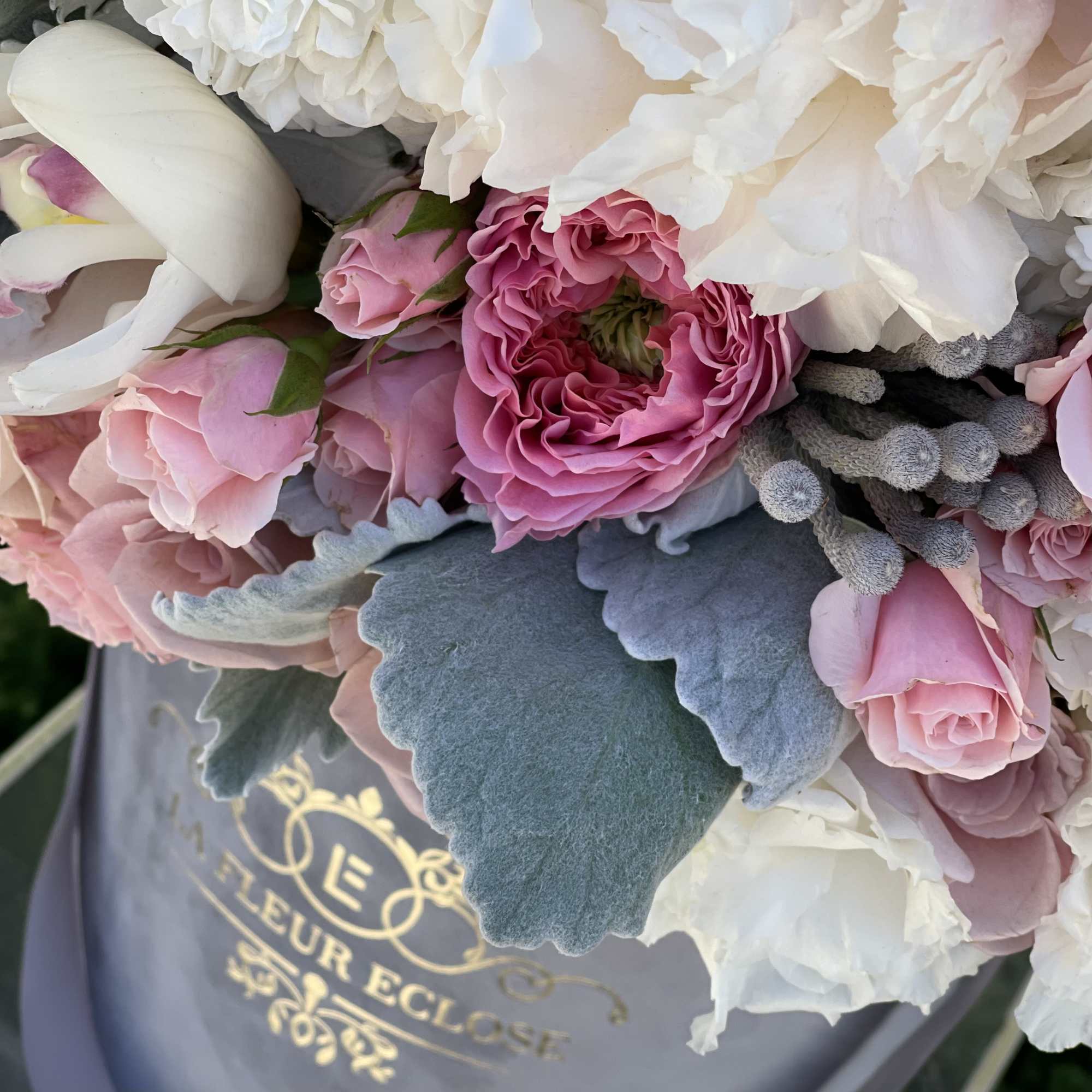 Beautiful arrangement with premium flowers in our signature velvet grey box Beautiful arrangement with premium flowers in our signature velvet grey box