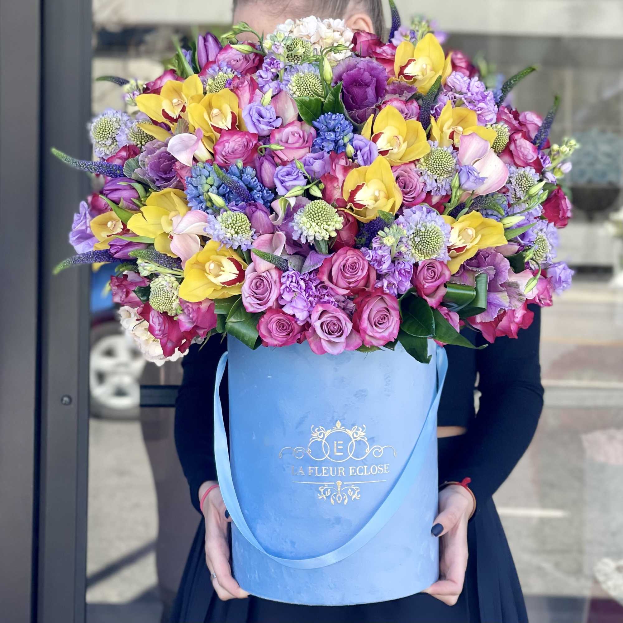 Beautifully arranged in our light blue box Beautifully arranged in our light blue box