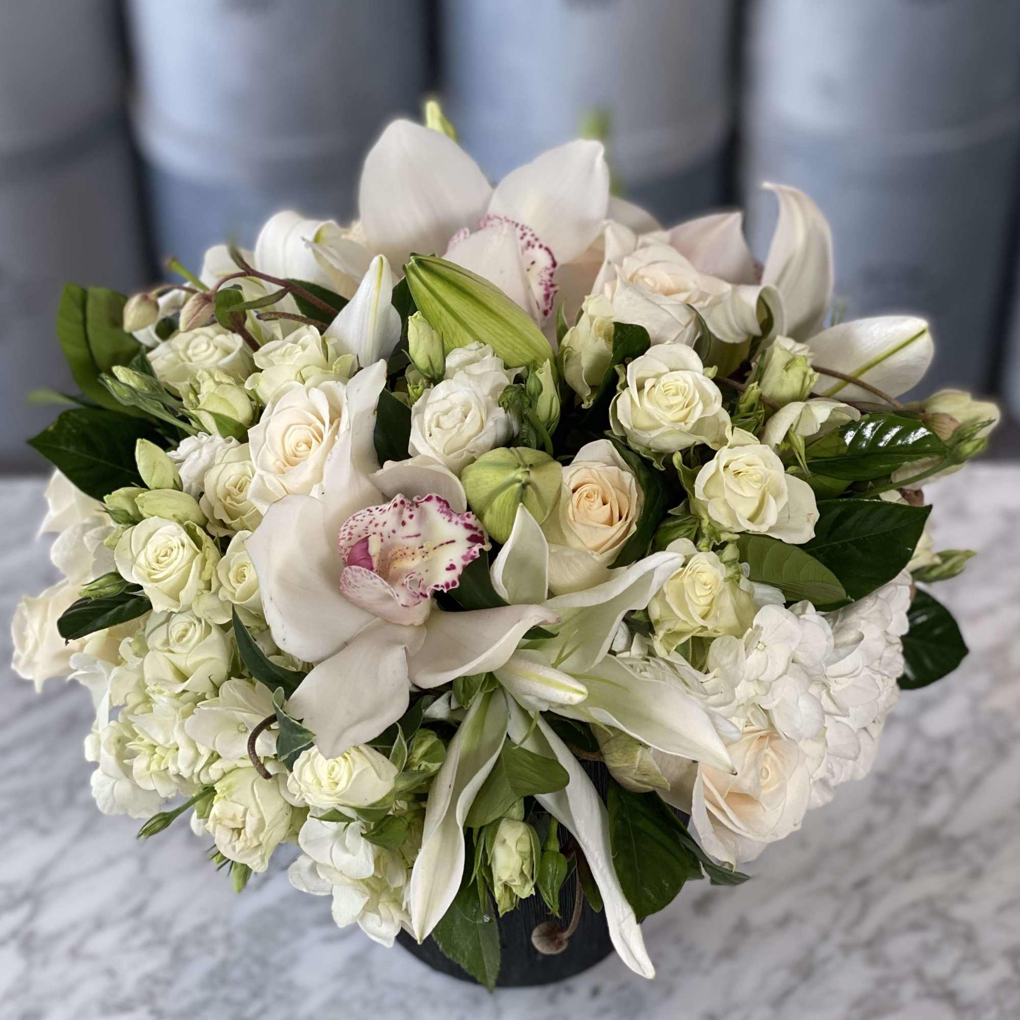 Stunning white flowers in a black vase! Impress your loved ones with Stunning white flowers in a black vase! Impress your loved ones with