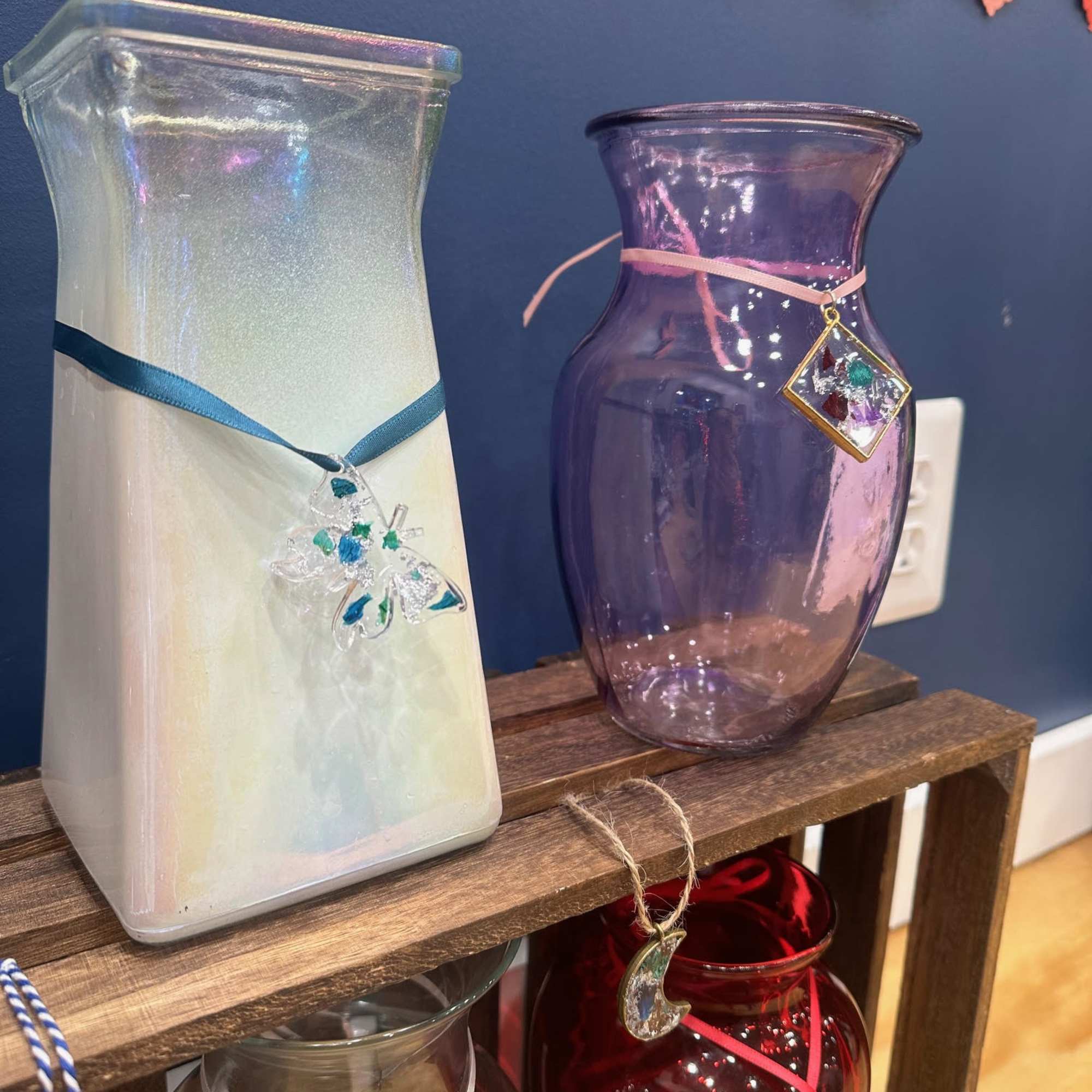 These custom-made bouquet charms are a perfect way to add a special