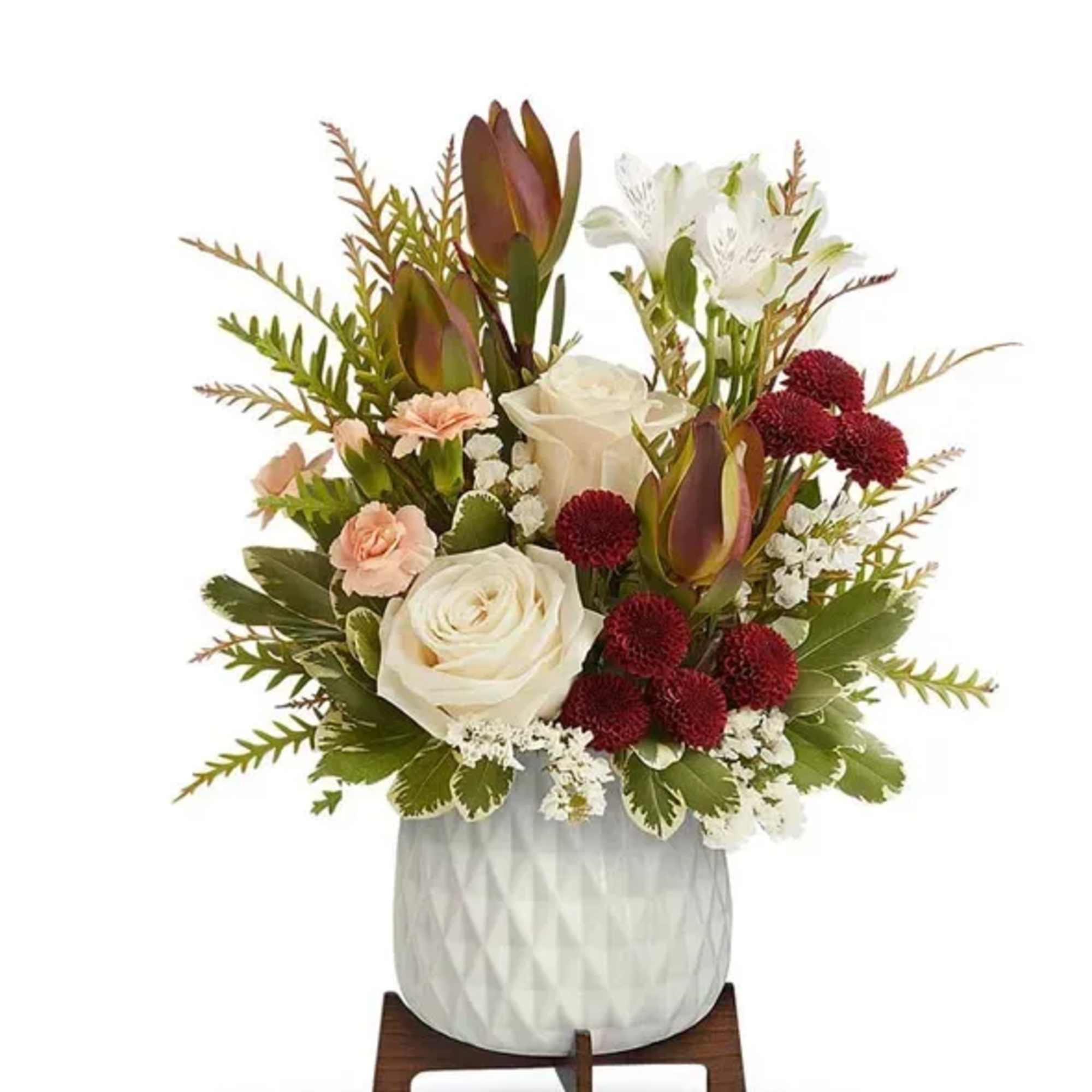 This elegant bouquet makes a thoughtful and refined gift for any occasion.