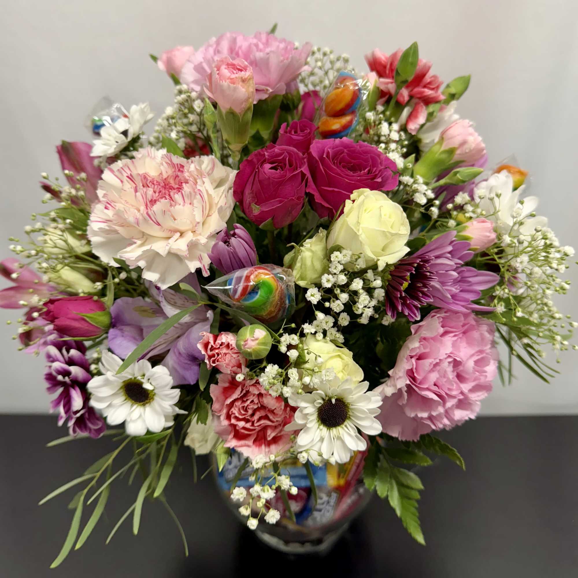 What makes this bowl of Mixed seasonal flowers so sweet? Inside the