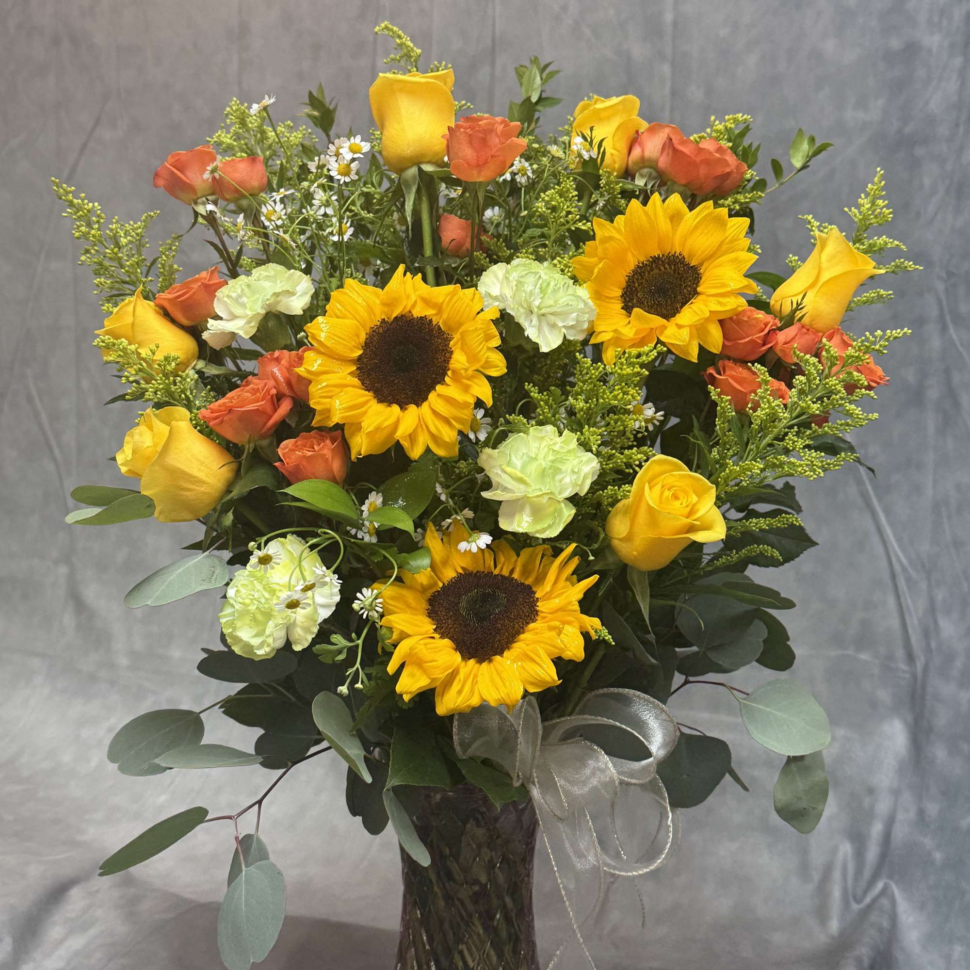 Bright and refreshing, the Citrus Glow Vase radiates warmth and energy with Bright and refreshing, the Citrus Glow Vase radiates warmth and energy with