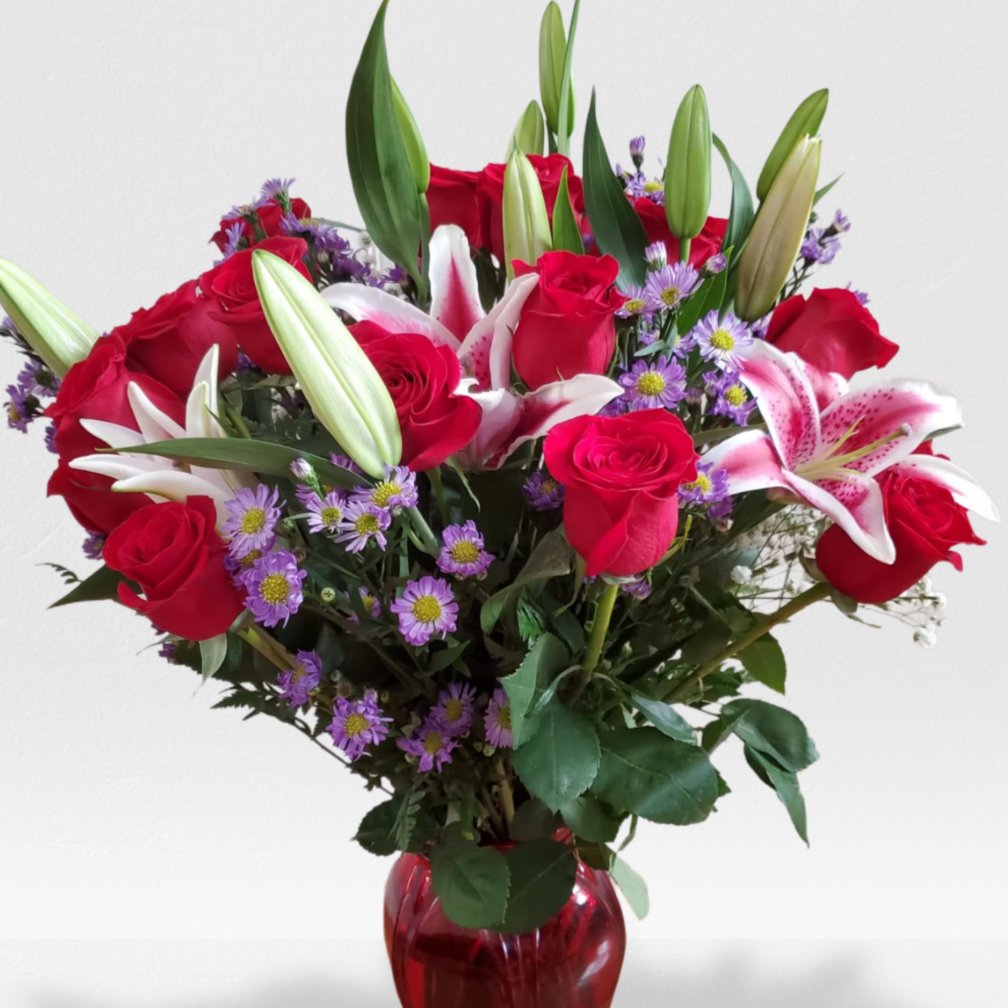 A beautiful vase arrangement in a red or clear vase 24 Rose&#039;s