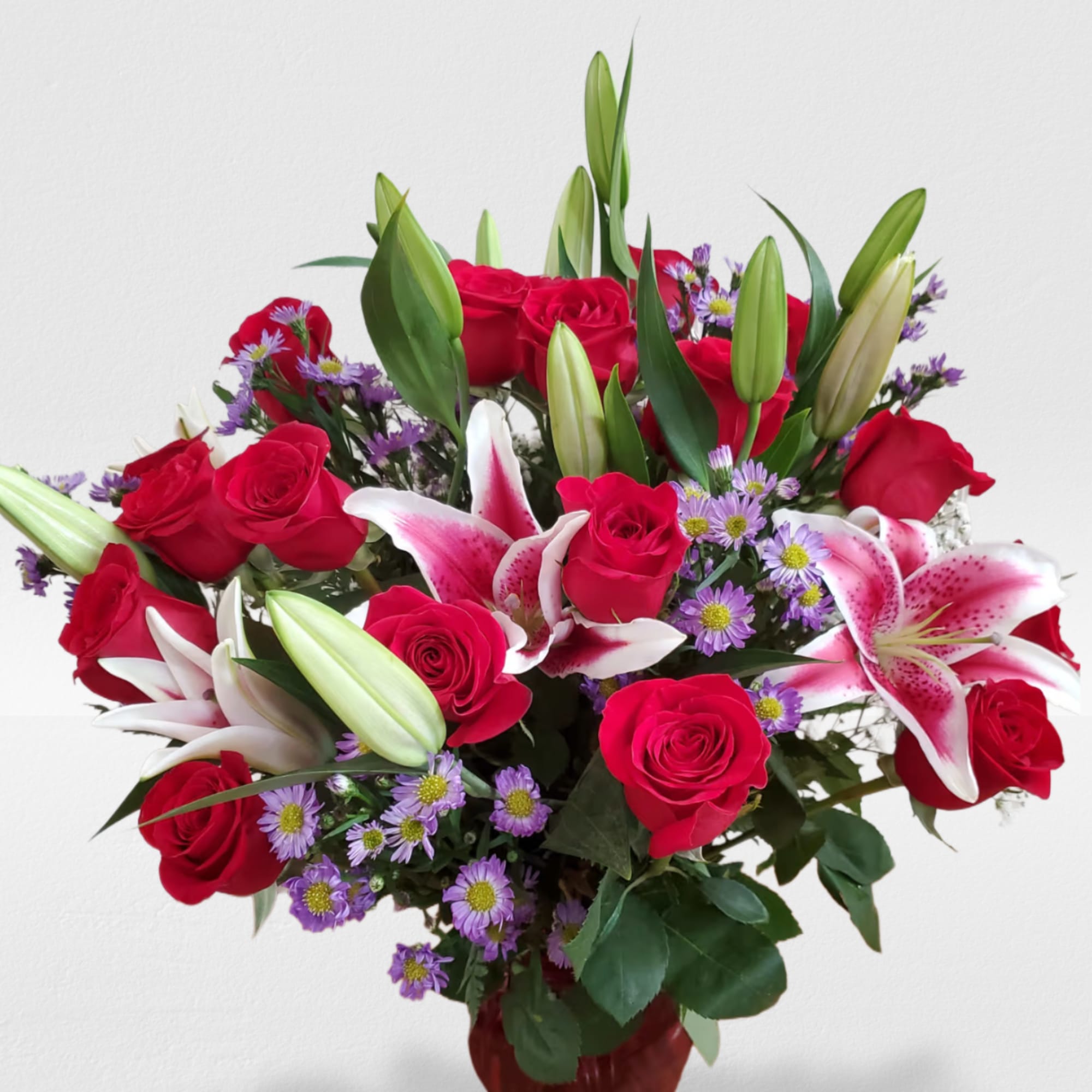 A beautiful vase arrangement in a red or clear vase 24 Rose&#039;s