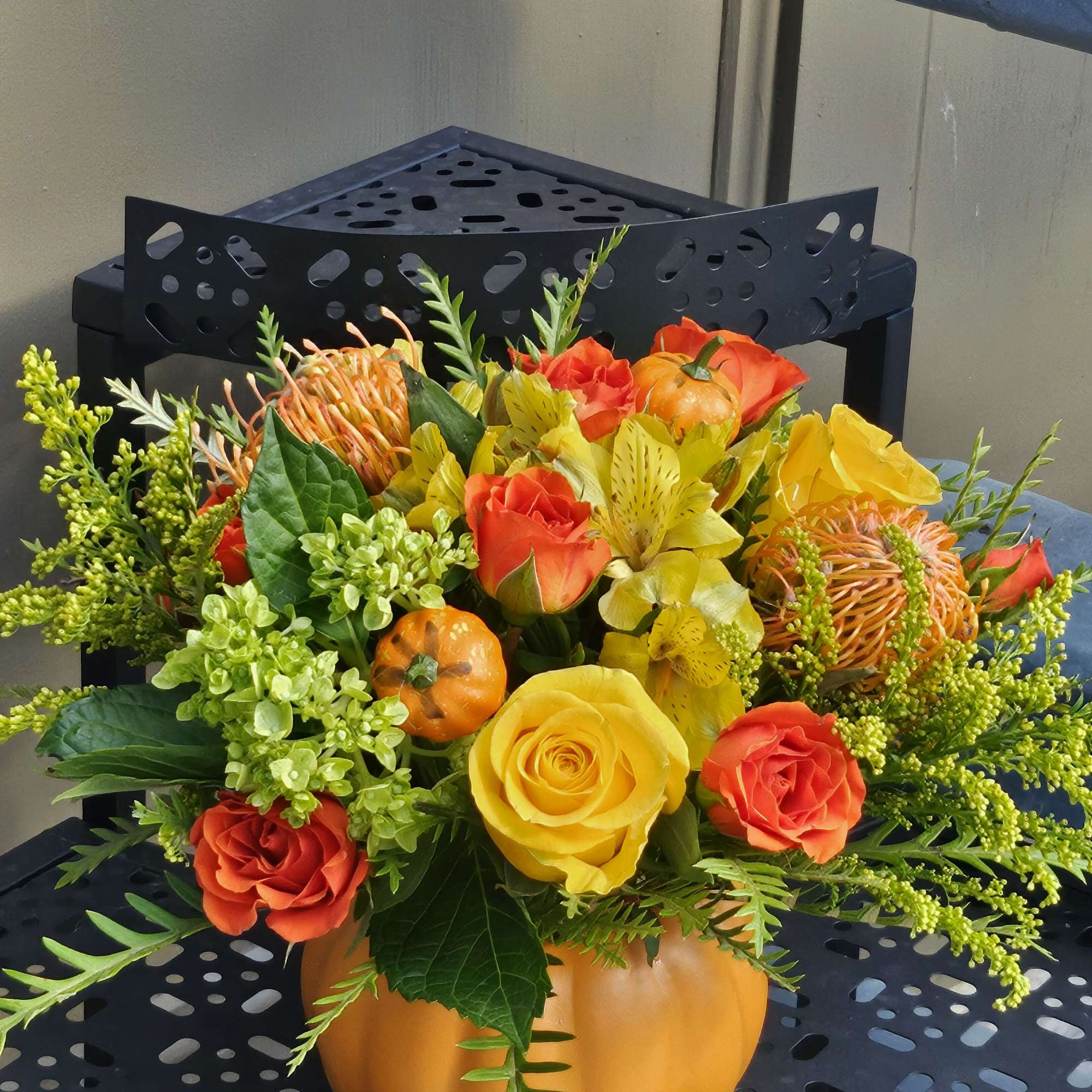 Gorgeous Autumn arrangement.
Perfect for any occasion. 