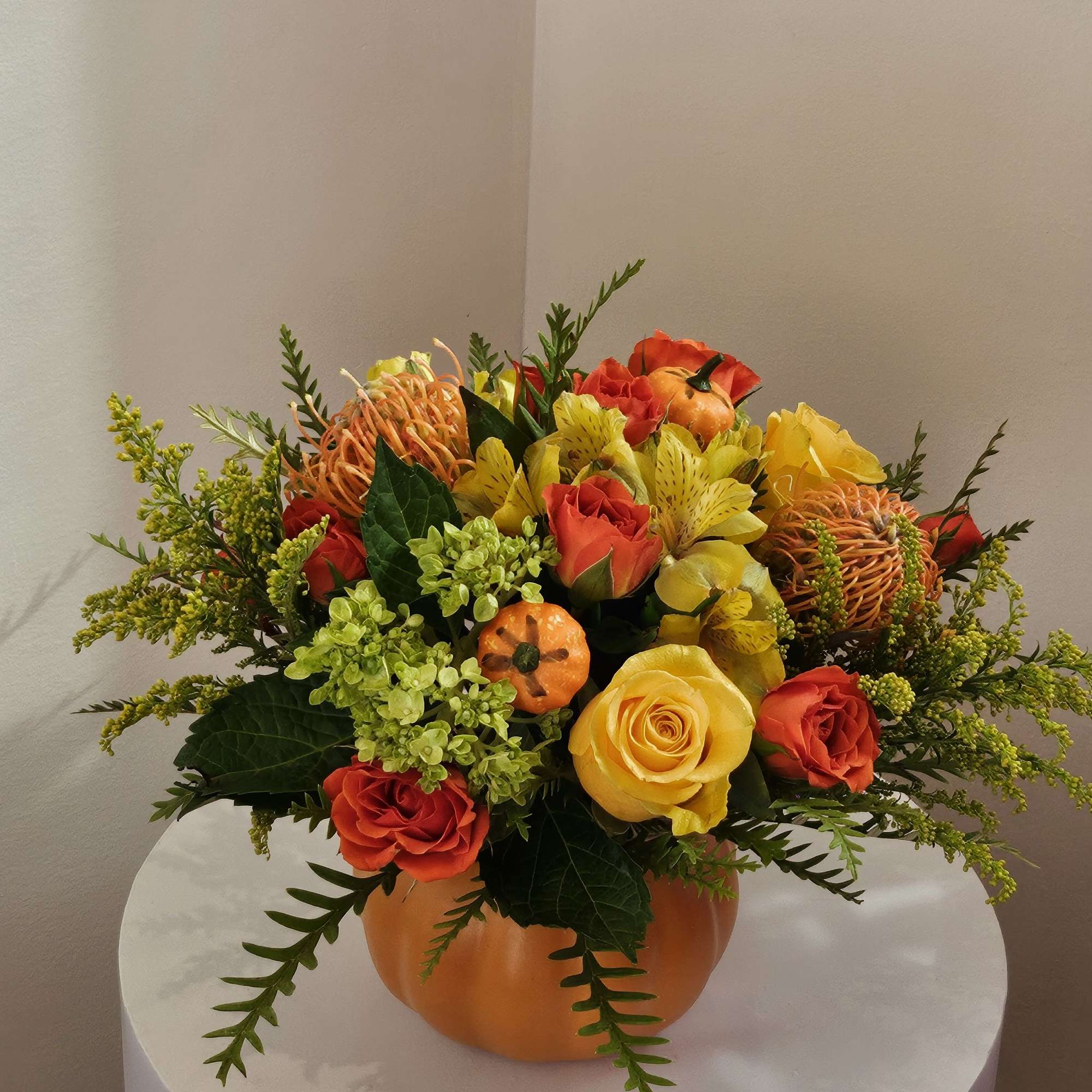 Gorgeous Autumn arrangement.
Perfect for any occasion. 