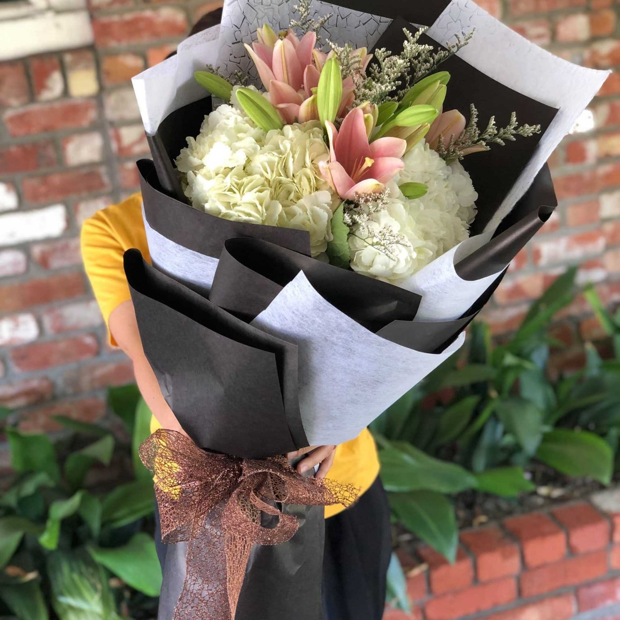 -White hydrangeas arranged with pink lilies and other seasonal flowers
Size: 3 feet -White hydrangeas arranged with pink lilies and other seasonal flowers
Size: 3 feet