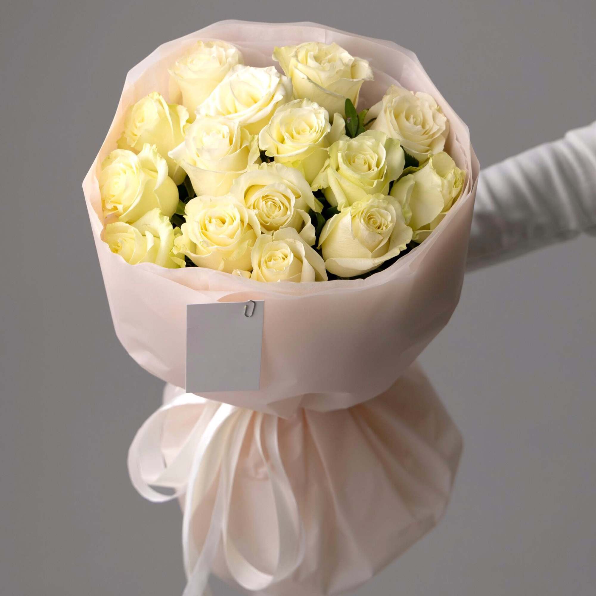 Standard size - 9 roses
Deluxe size - 15 roses 
Premium size -