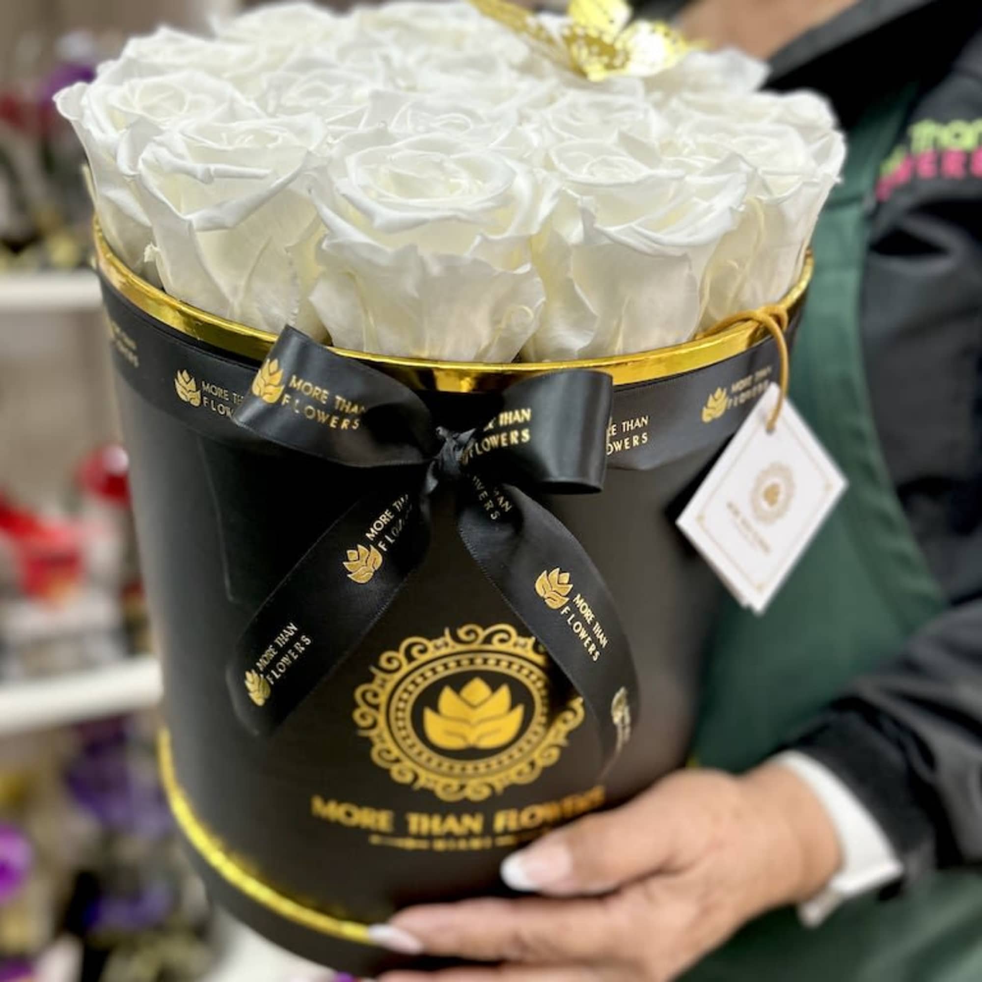 Round Box Eternal Roses: We stopped the clock for our preserved roses