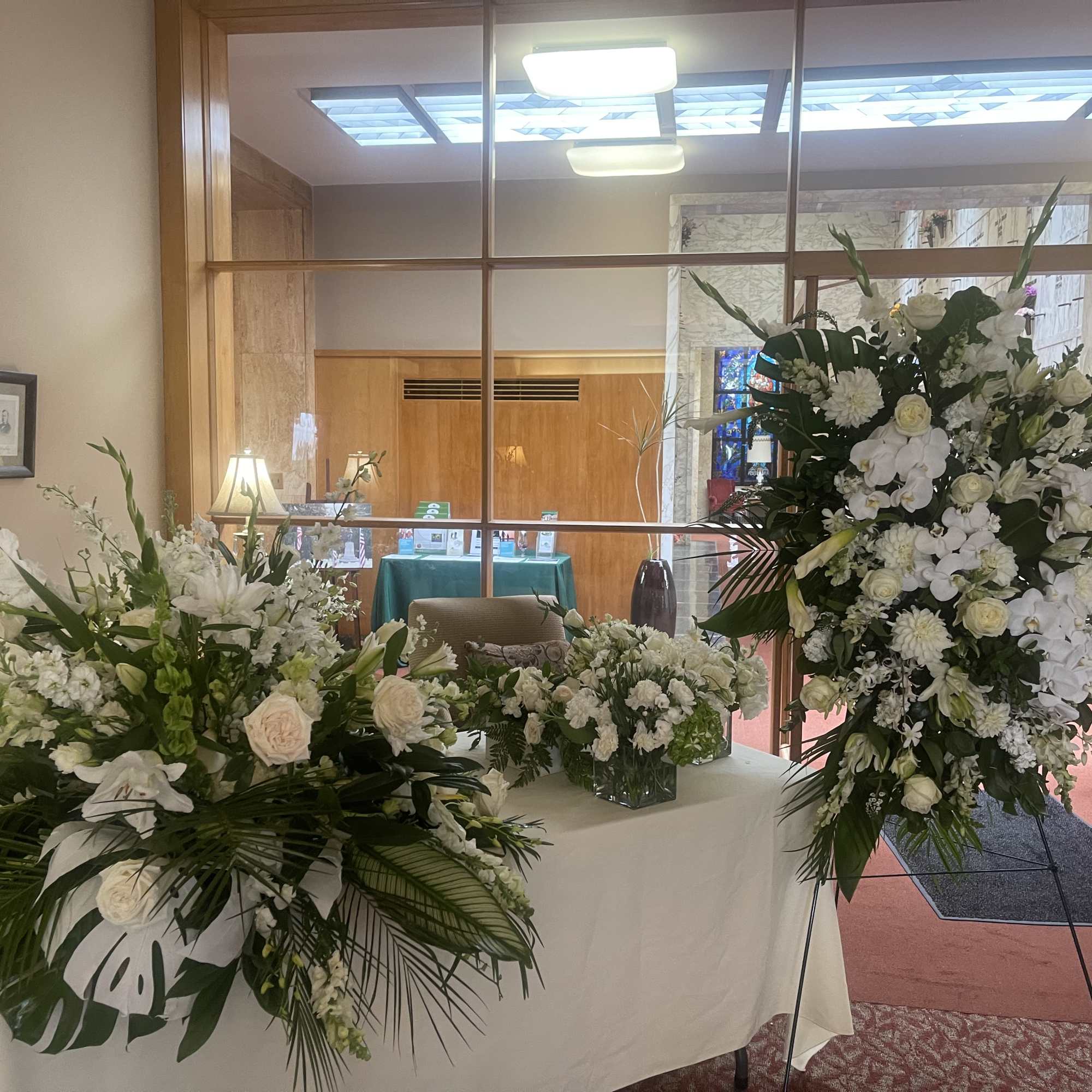 An all white tribute, this funeral spray is pure and tranquil. Featuring