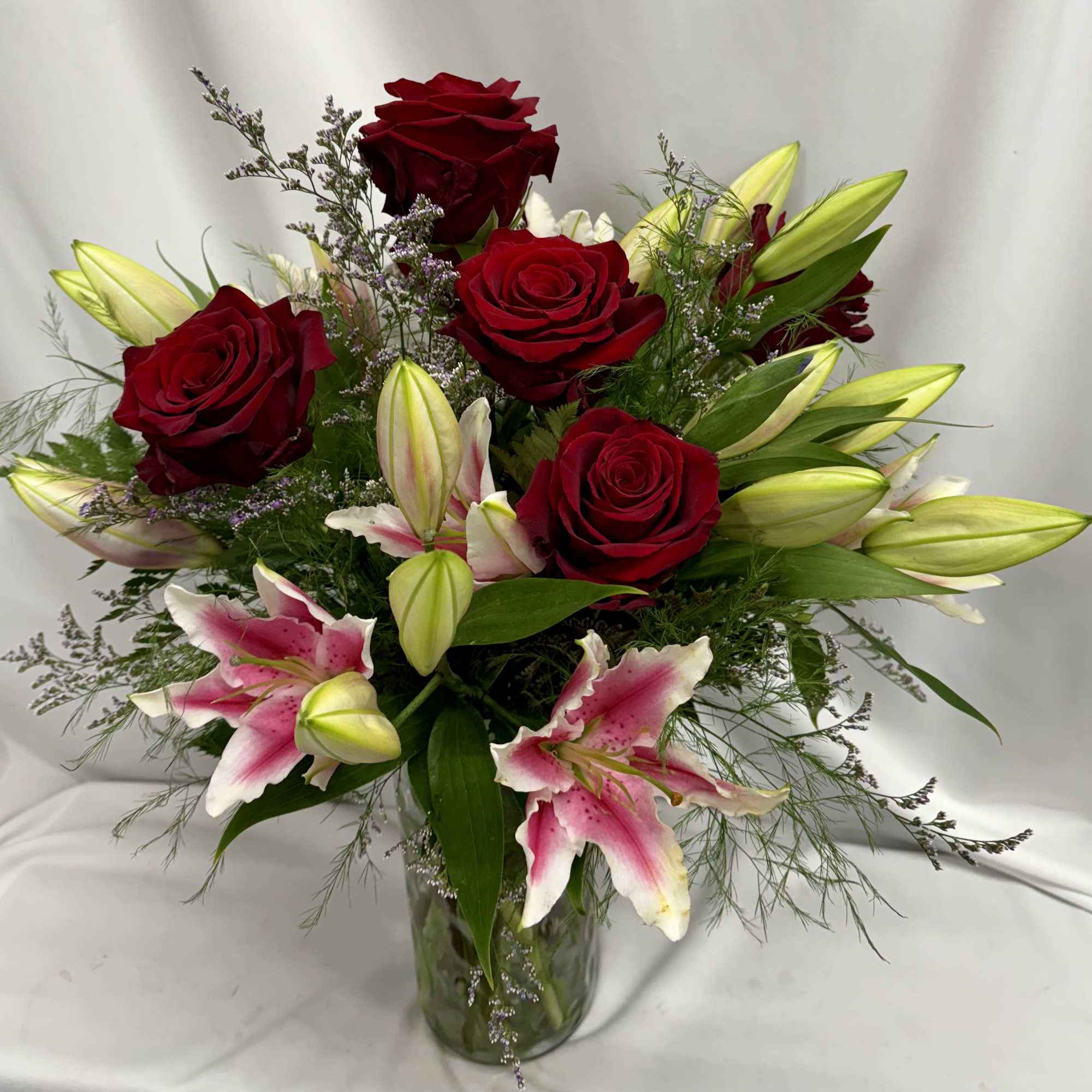 This classic combo is perfect for any occasion. Fragrant  stargazer lilies