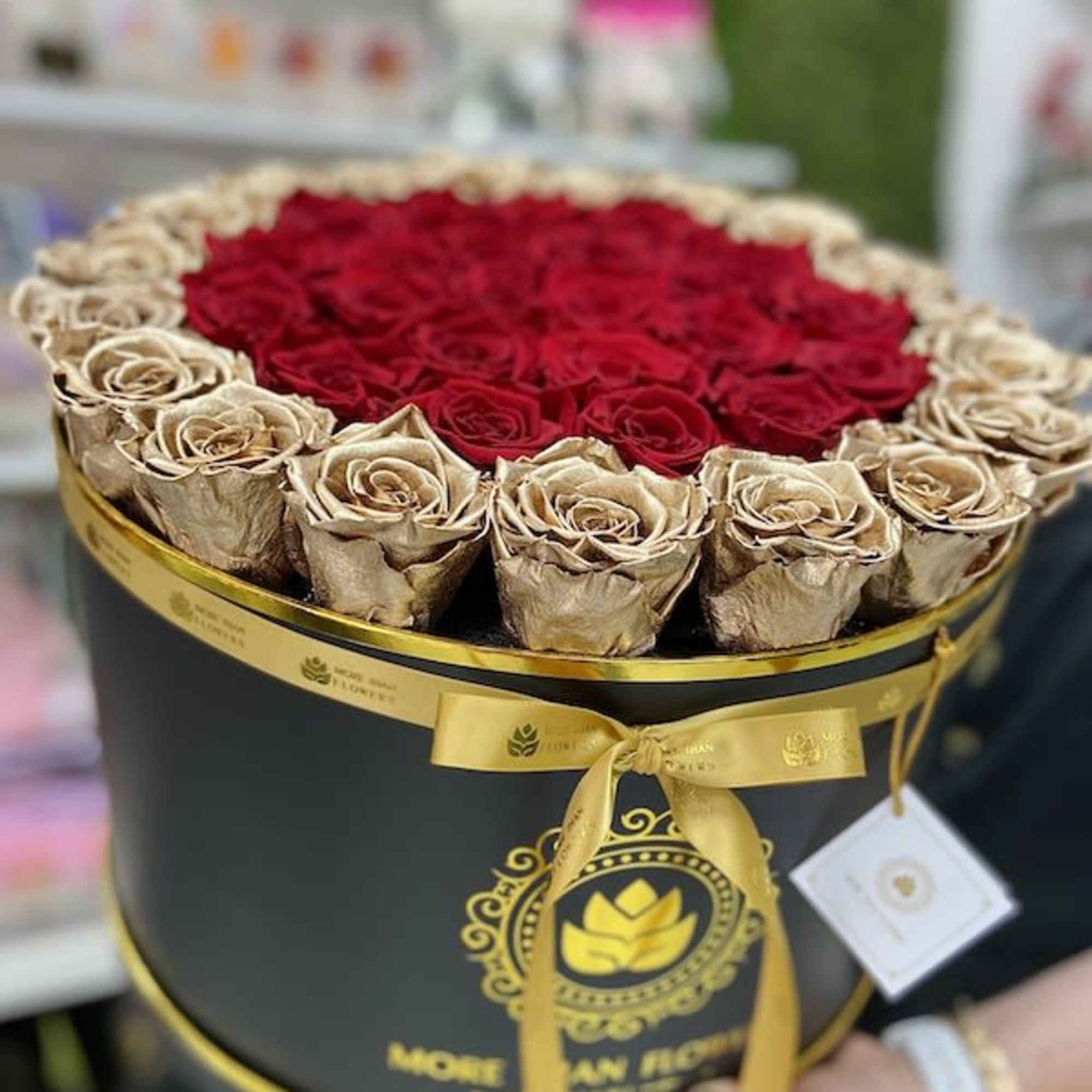 Magna Round Box Eternal Roses: We stopped the clock for our preserved