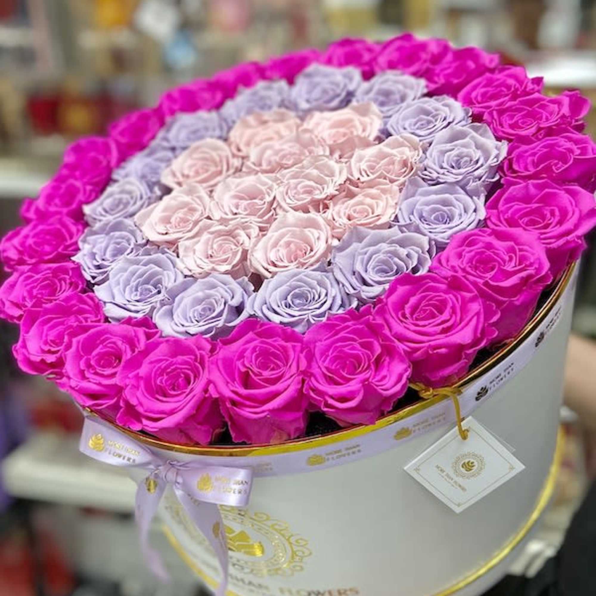 Magna Round Box Eternal Roses: We stopped the clock for our preserved