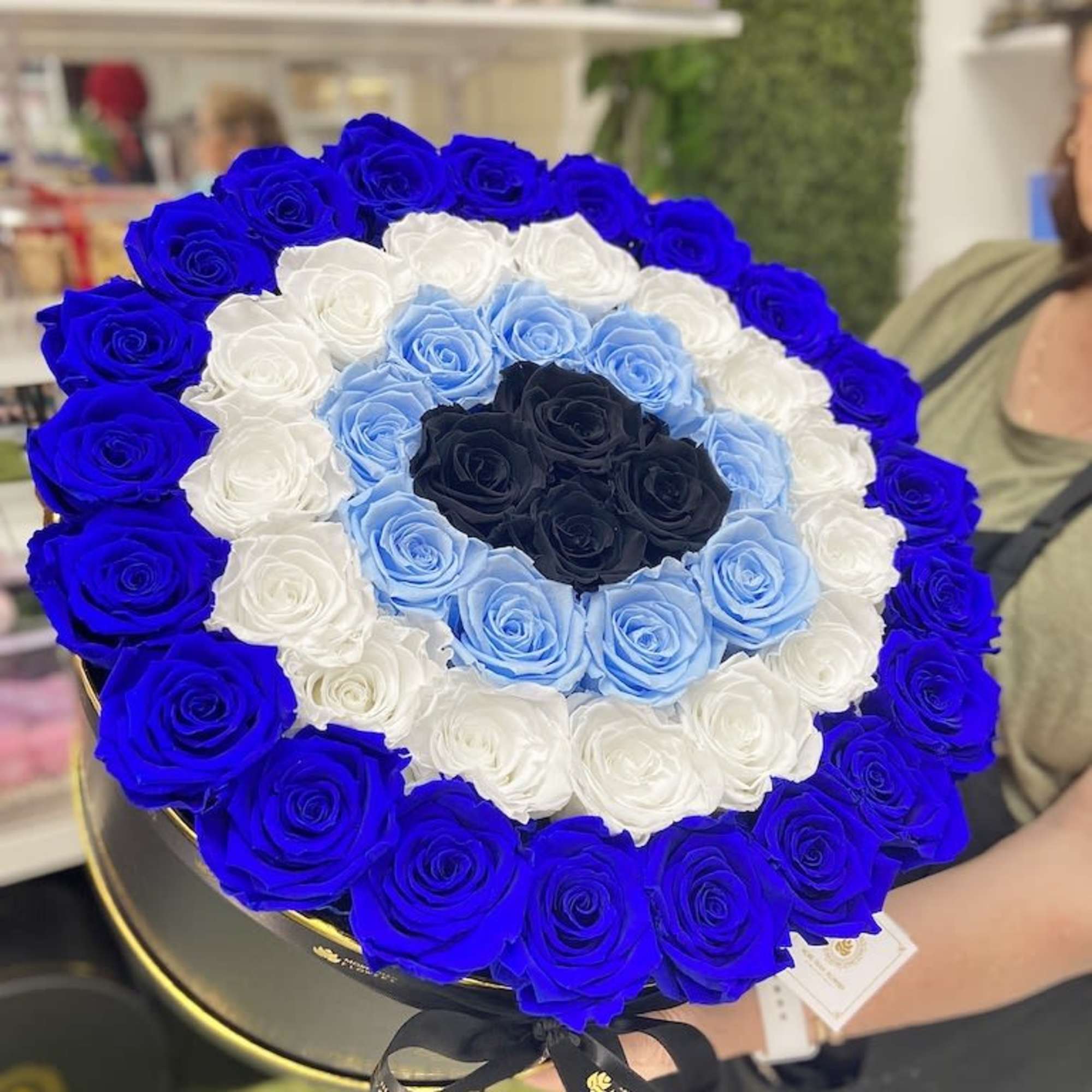 Magna Round Box Eternal Roses: We stopped the clock for our preserved