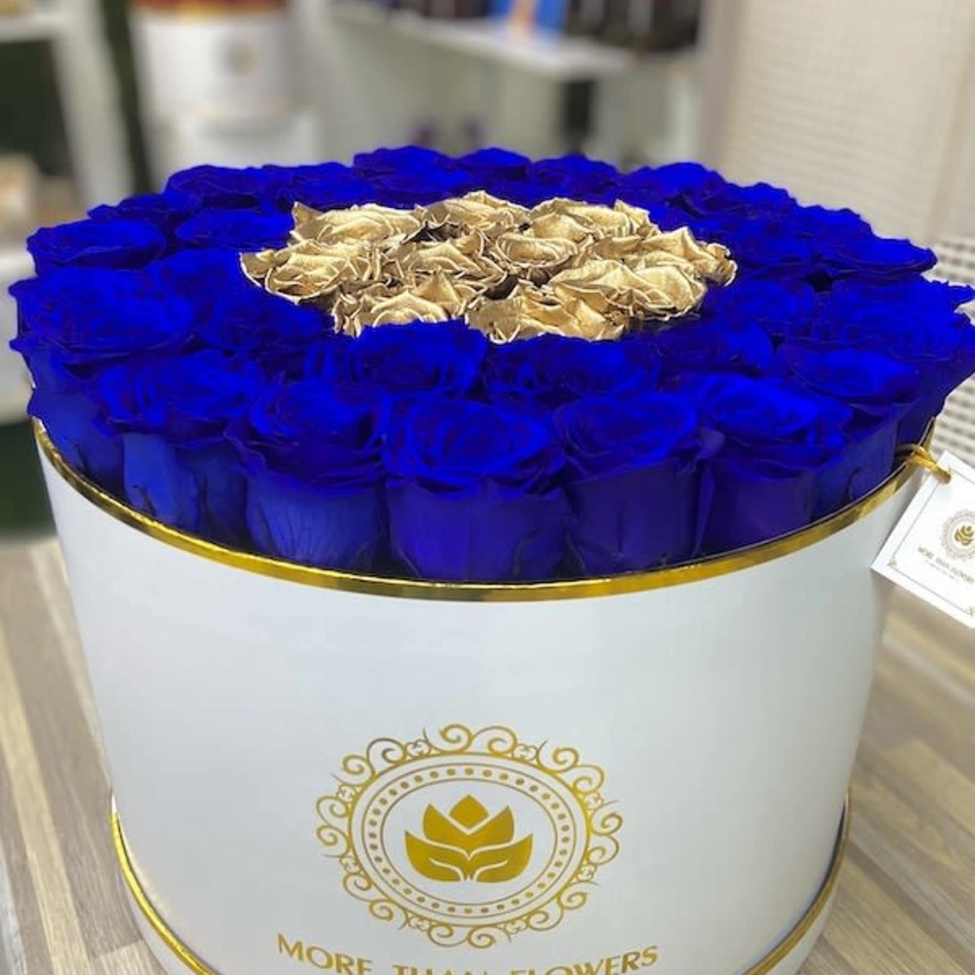 Magna Round Box Eternal Roses: We stopped the clock for our preserved