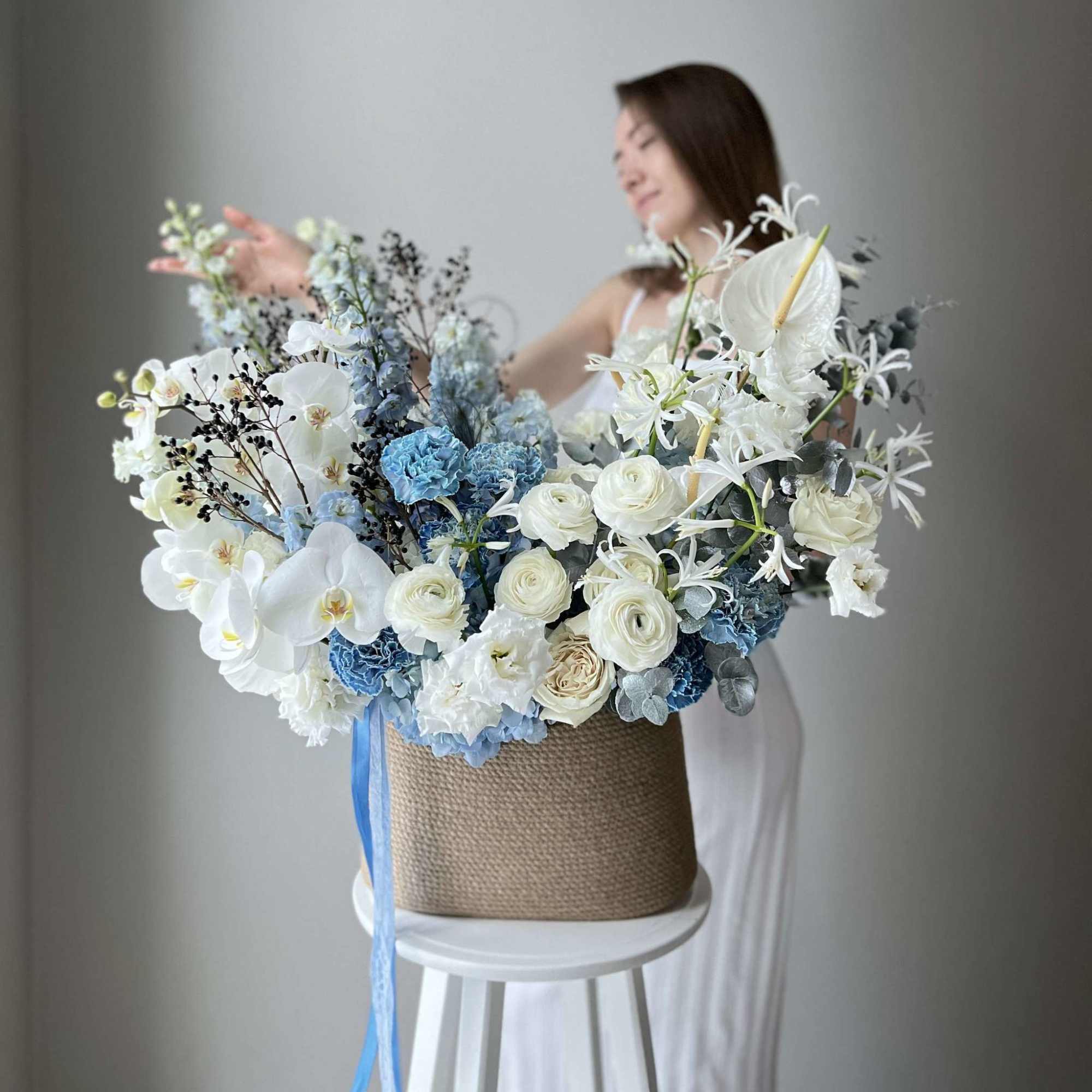 Elegant and serene, the Raya basket is a poetic blend of soft