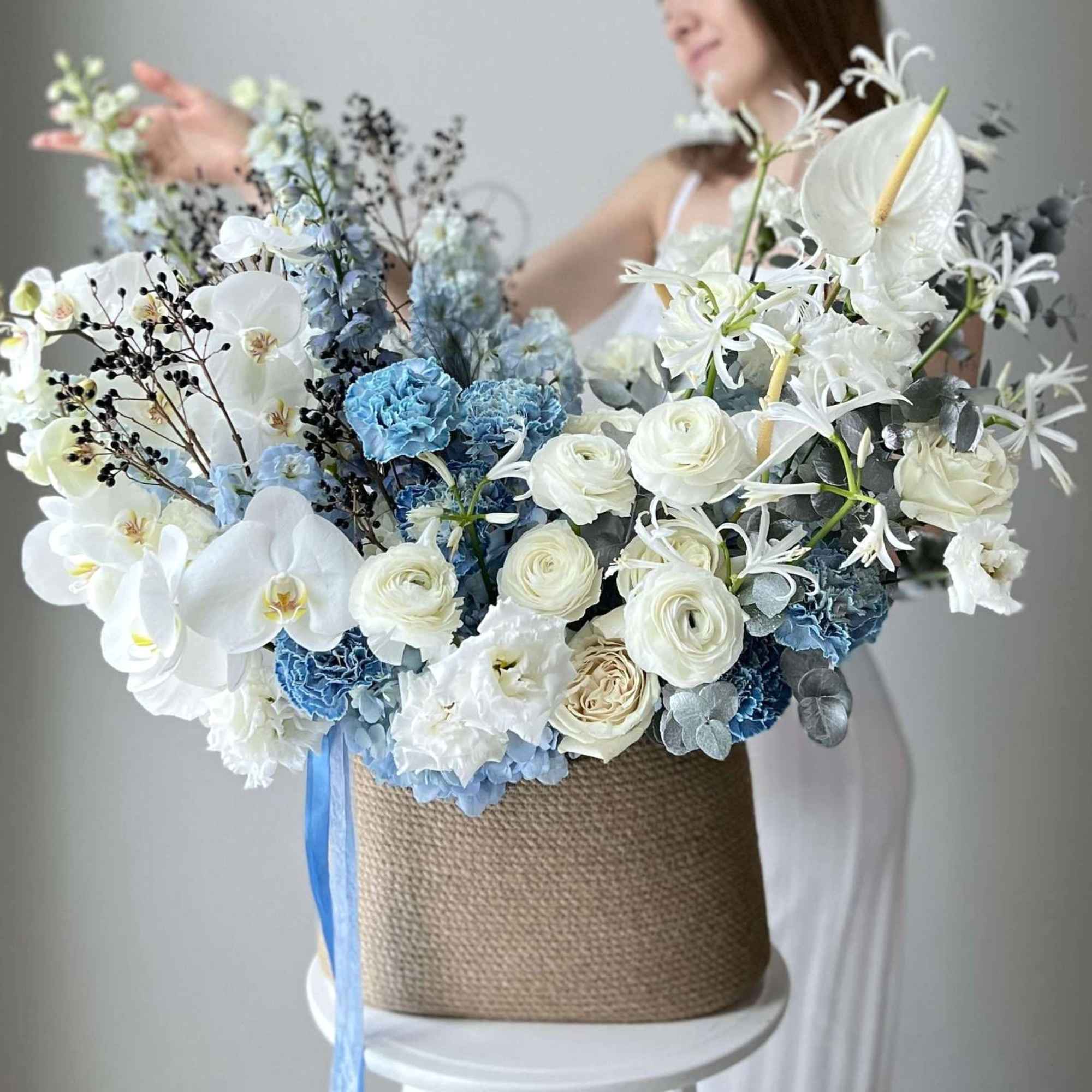 Elegant and serene, the Raya basket is a poetic blend of soft