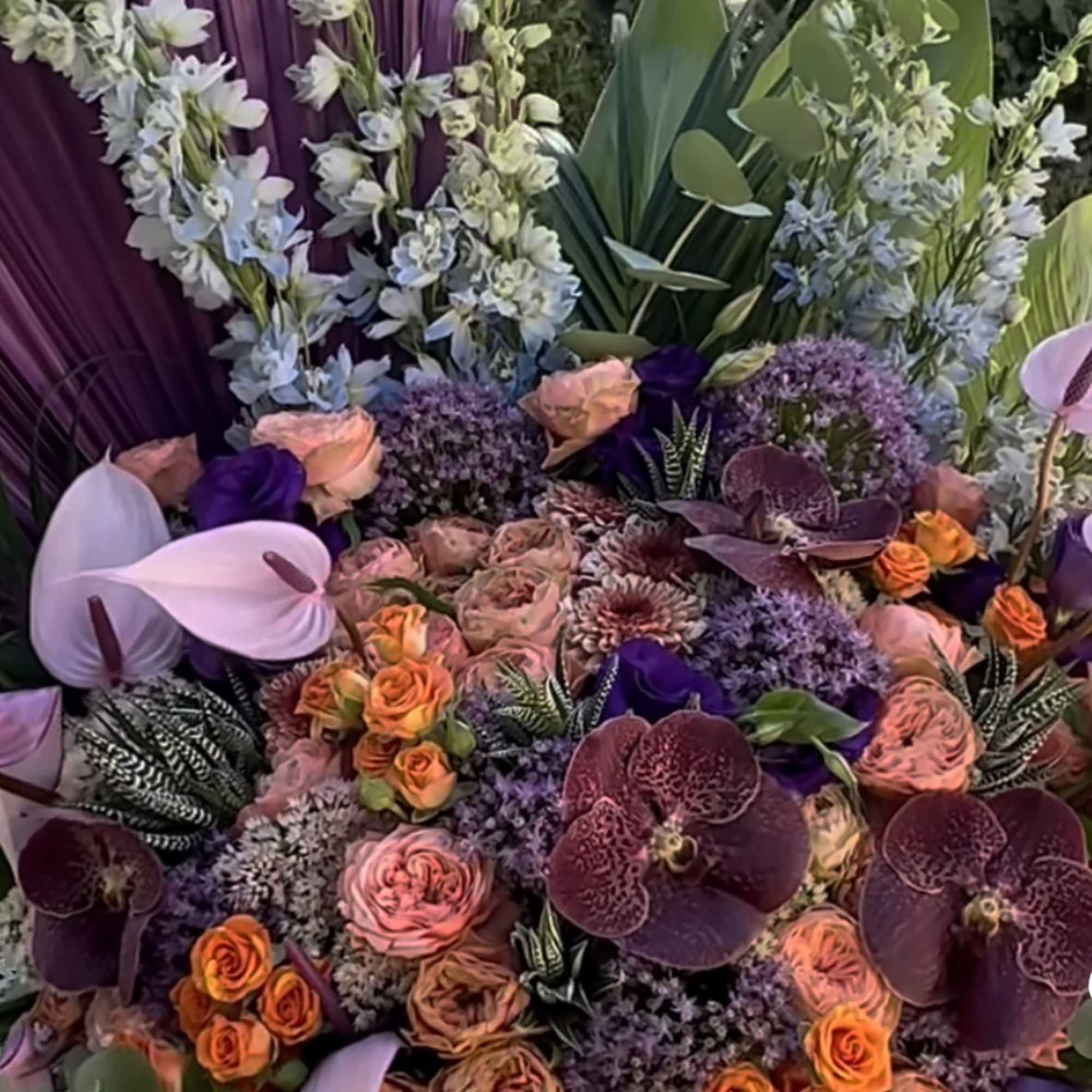 Attention all flower enthusiasts! Are you ready to indulge in a delightful