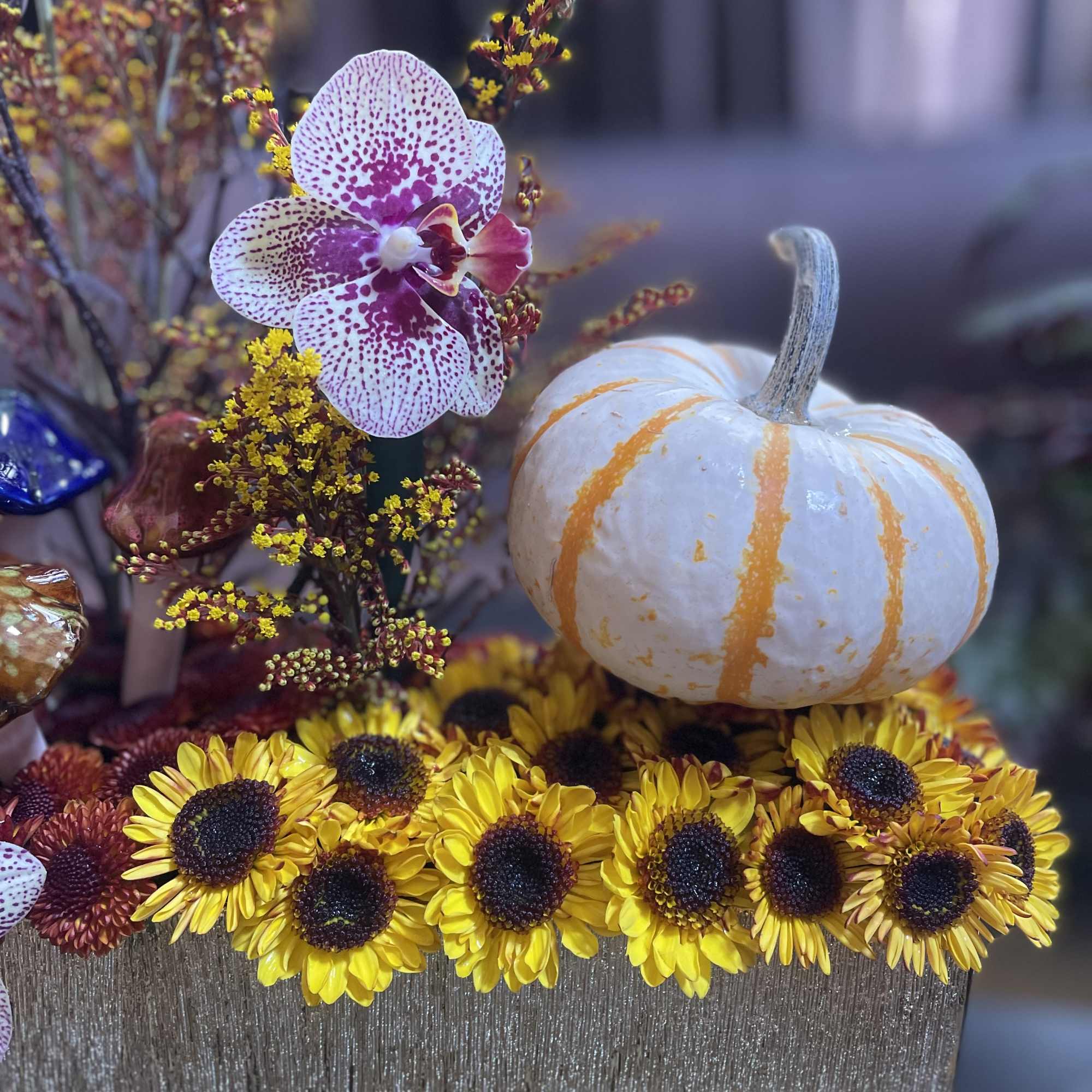 Sometimes  less is more . Ikebana style , elegant and sophisticated