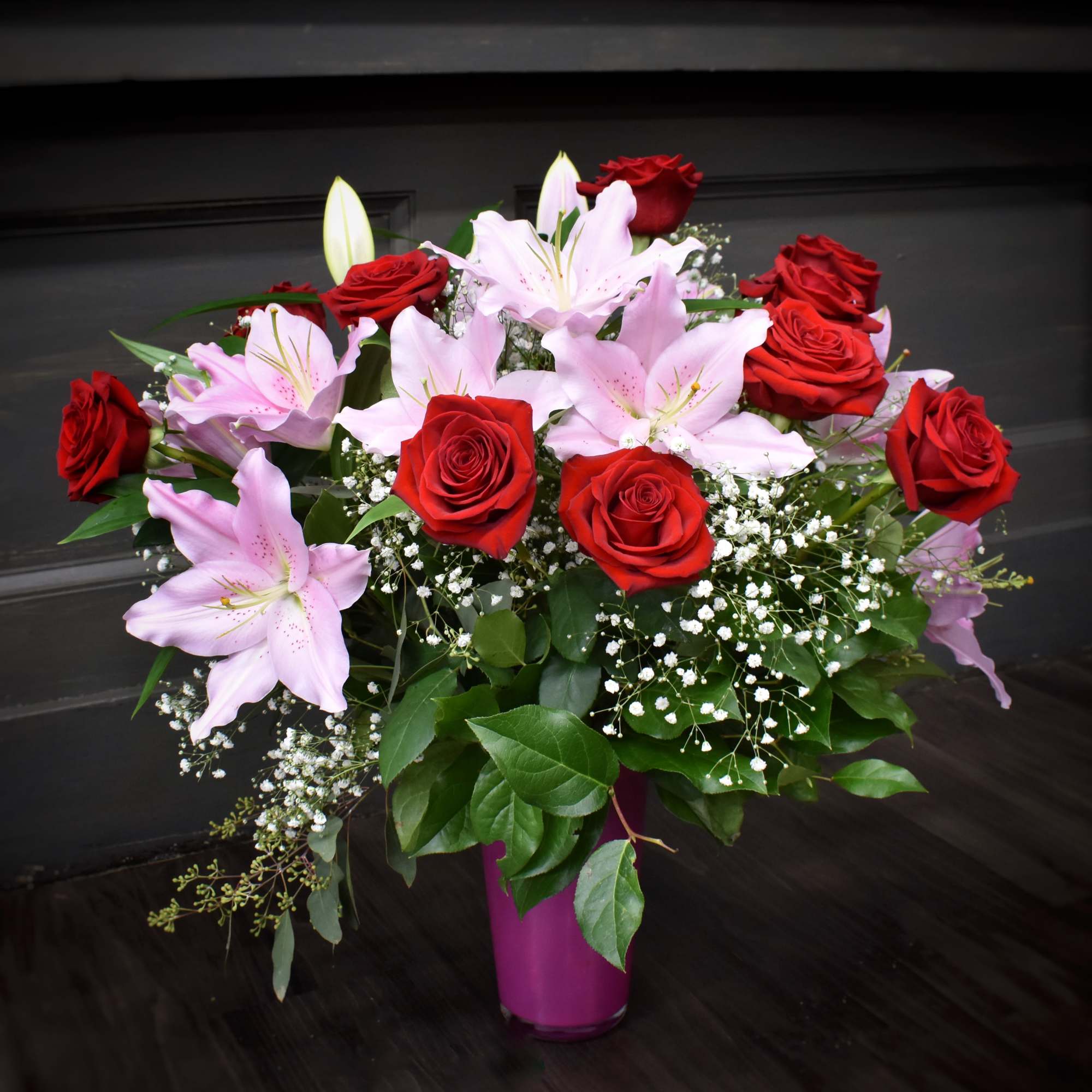 One of our most popular designs, this bouquet is designed in a One of our most popular designs, this bouquet is designed in a