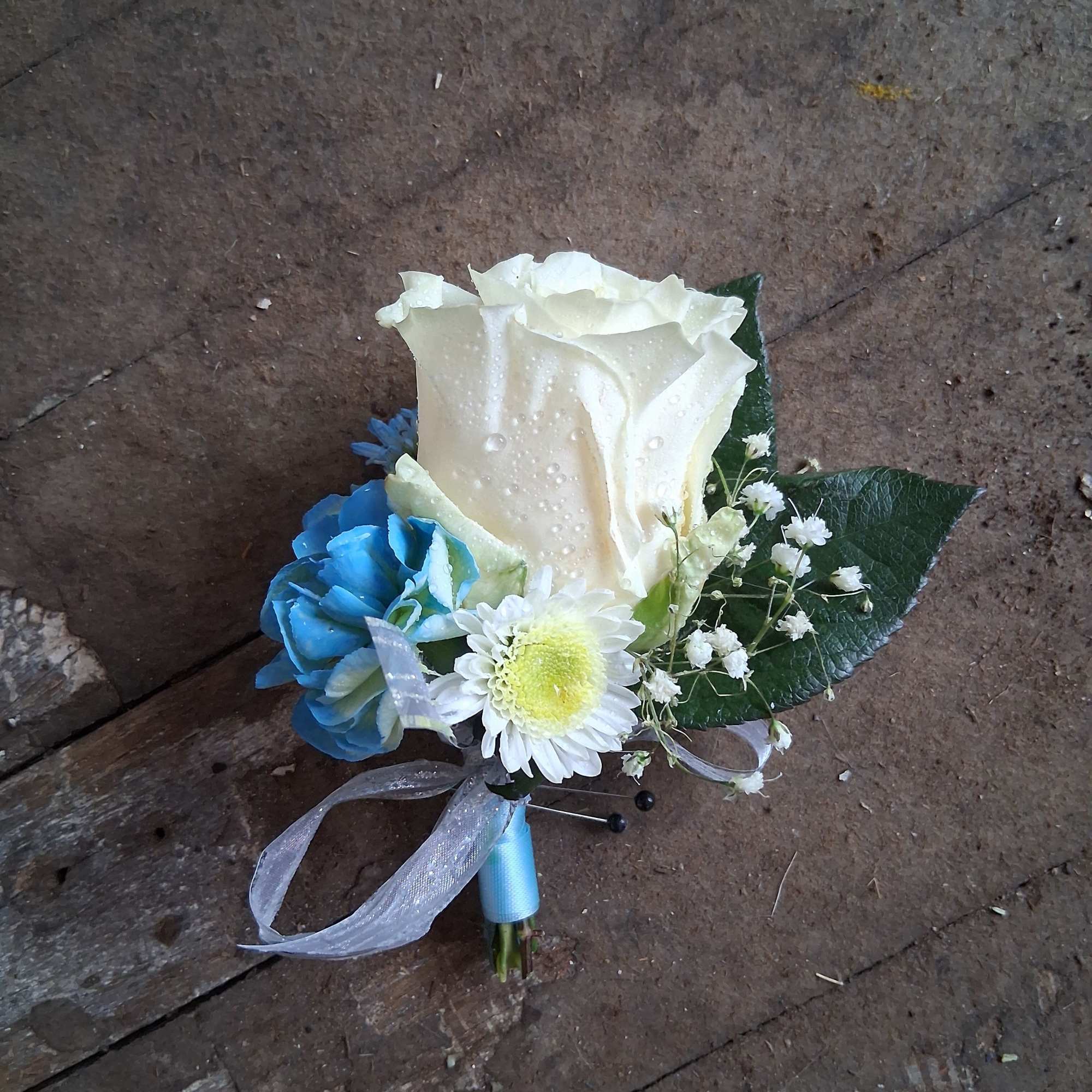 Beautiful white rose and blue tinted spray carnation with baby&#039;s breath and
