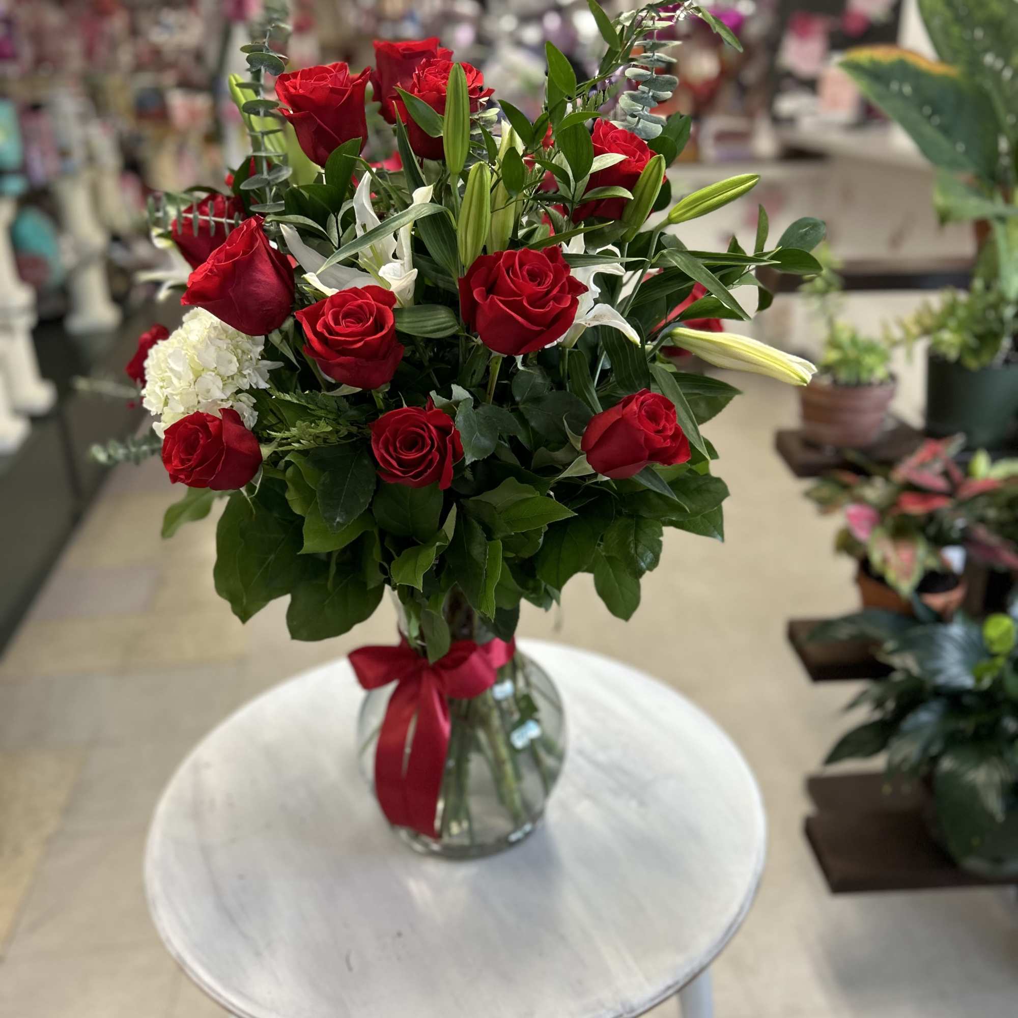 Glass vase with 25 long-stems red roses,  combined with white hydrangeas