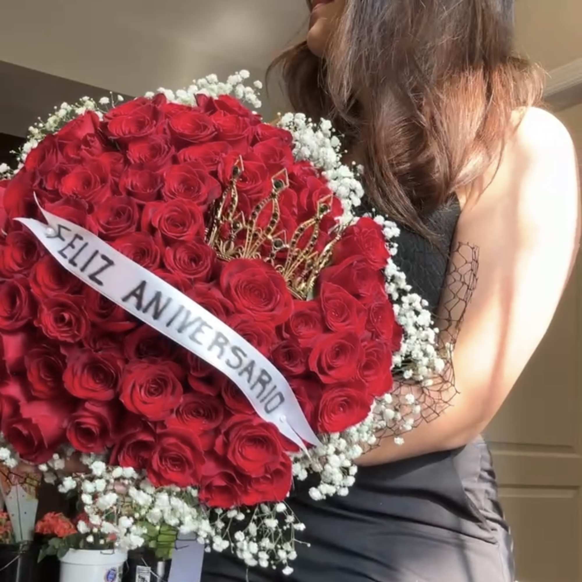 Este es un hermoso y delicado ramo compuesto de 75 rosas de