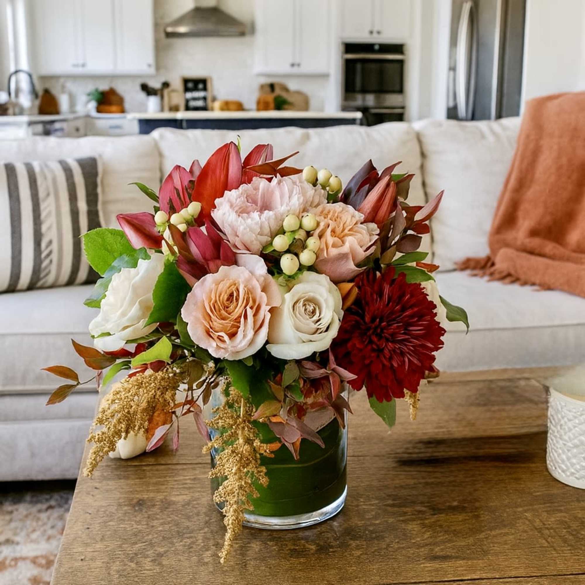 Farmhouse Arrangement &ndash; Rustic Elegance in a Vase

Bring the charm of farmhouse