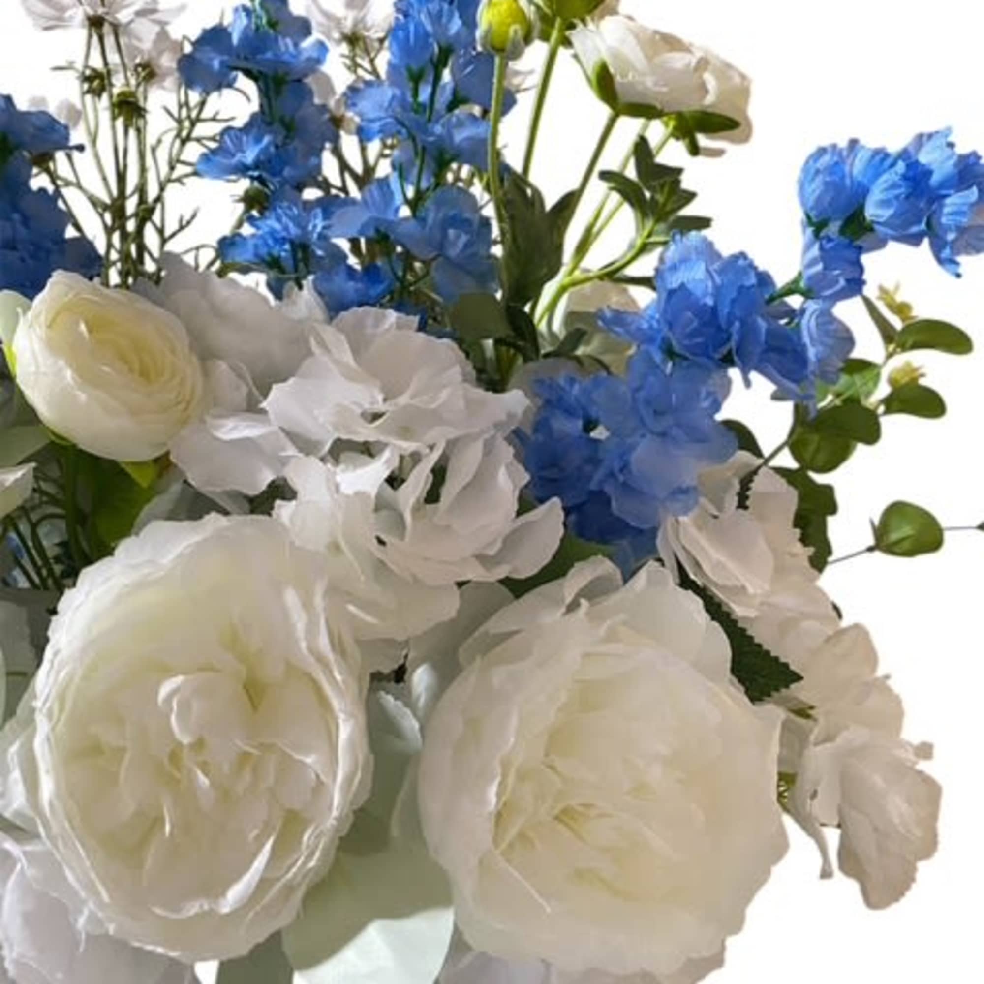 Description:
Silk floral

&quot;Enchanted Seascape Blooms is a captivating floral arrangement that brings the