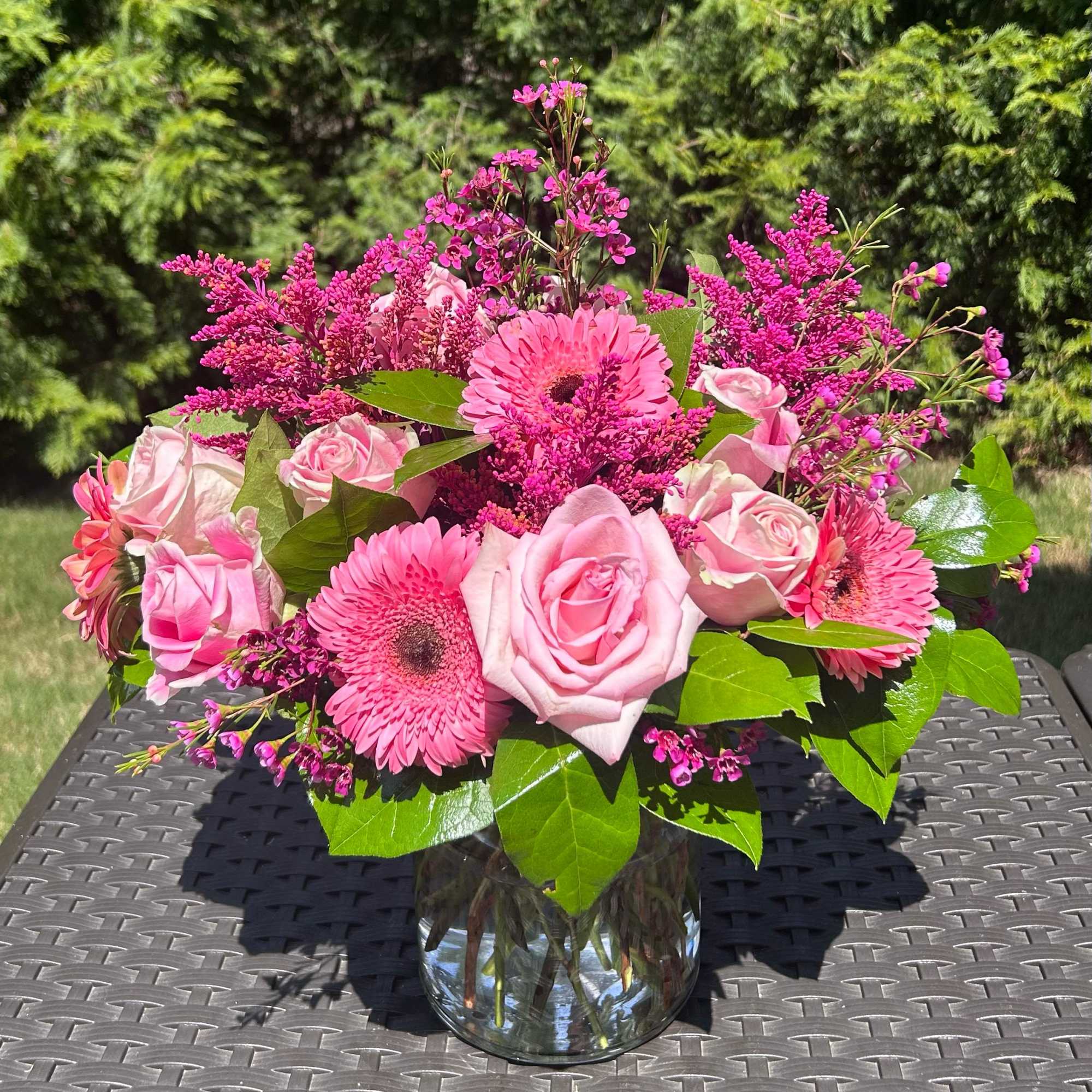 Elegantly crafted with an array of pink and green blooms.
Bloom Details: Gerbera