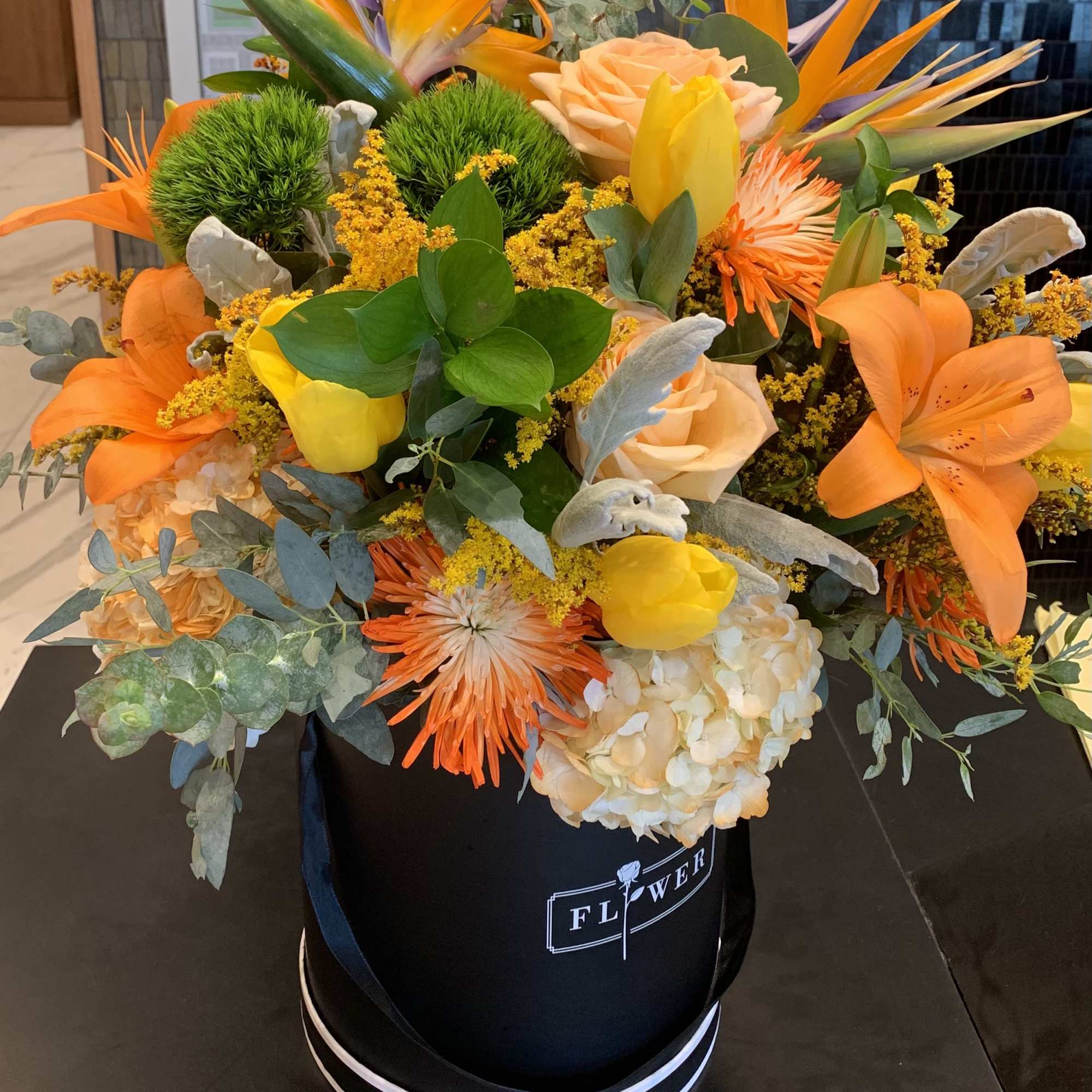 Best seller fall arrangement fill fragant fall flowers lilys roses hidrangeas  Best seller fall arrangement fill fragant fall flowers lilys roses hidrangeas