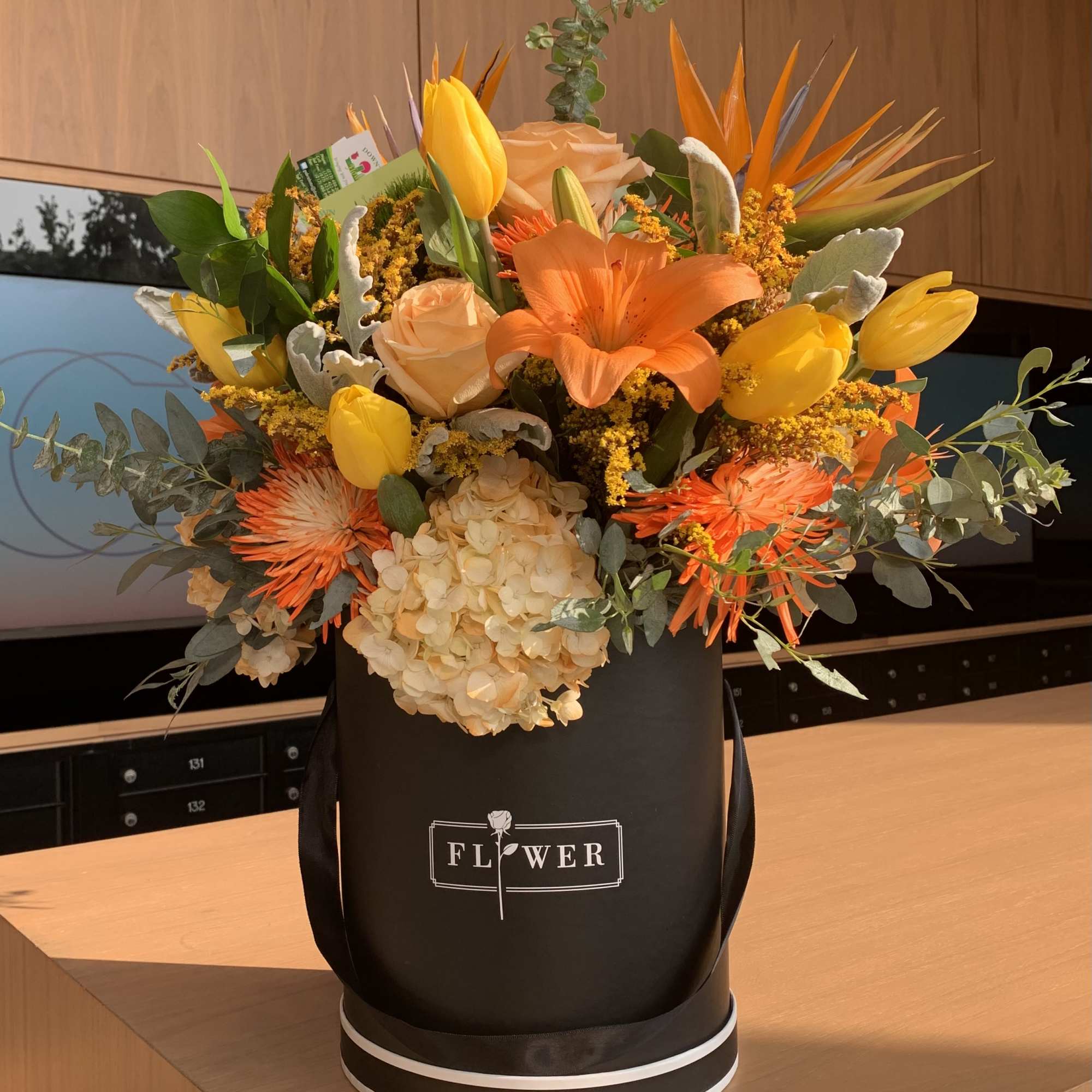 Best seller fall arrangement fill fragant fall flowers lilys roses hidrangeas  Best seller fall arrangement fill fragant fall flowers lilys roses hidrangeas