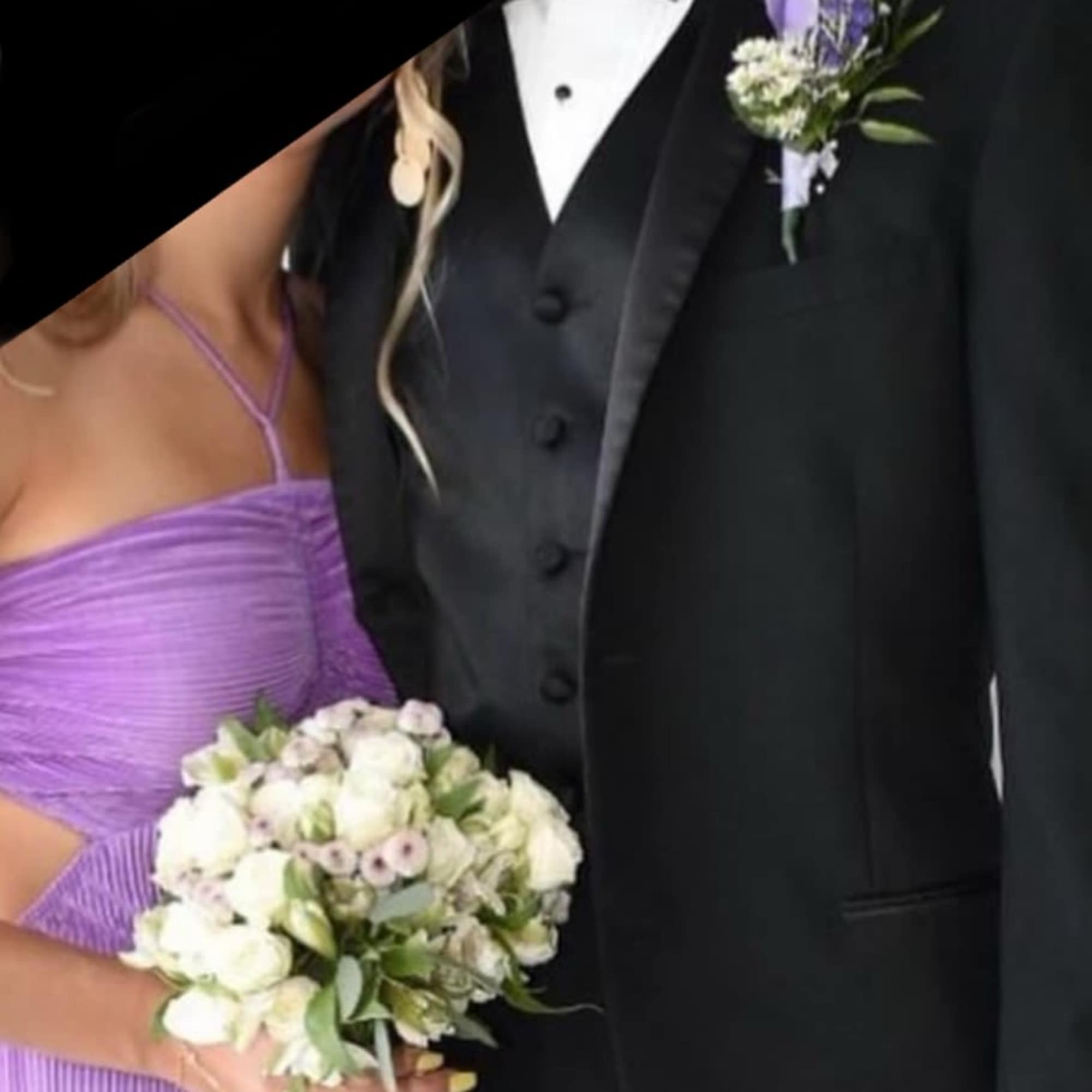Homecoming &amp; Prom Boutonnieres
Complete your look with a classic boutonniere designed to