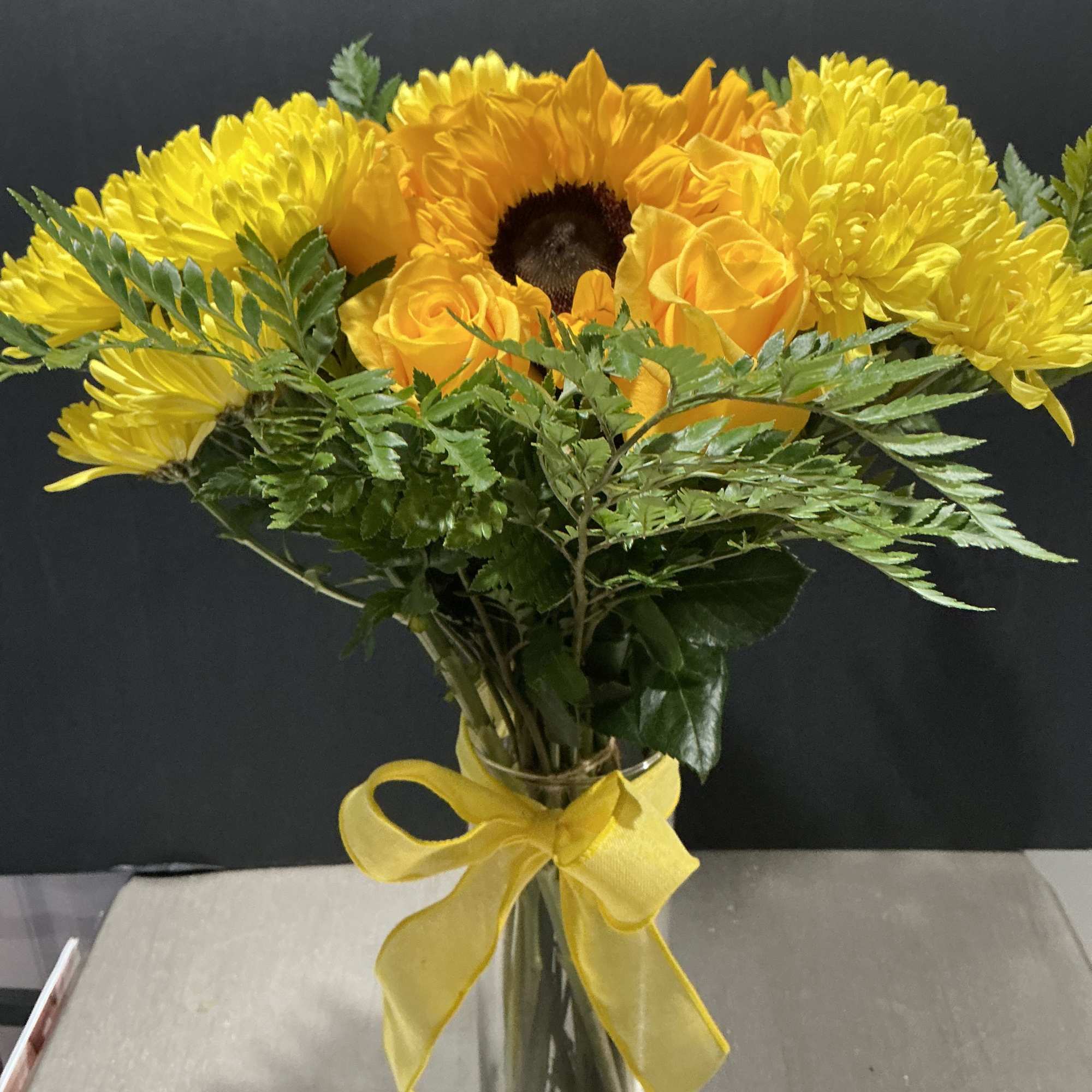 Bright yellow is the golden color reminiscent of the light warmth, divide