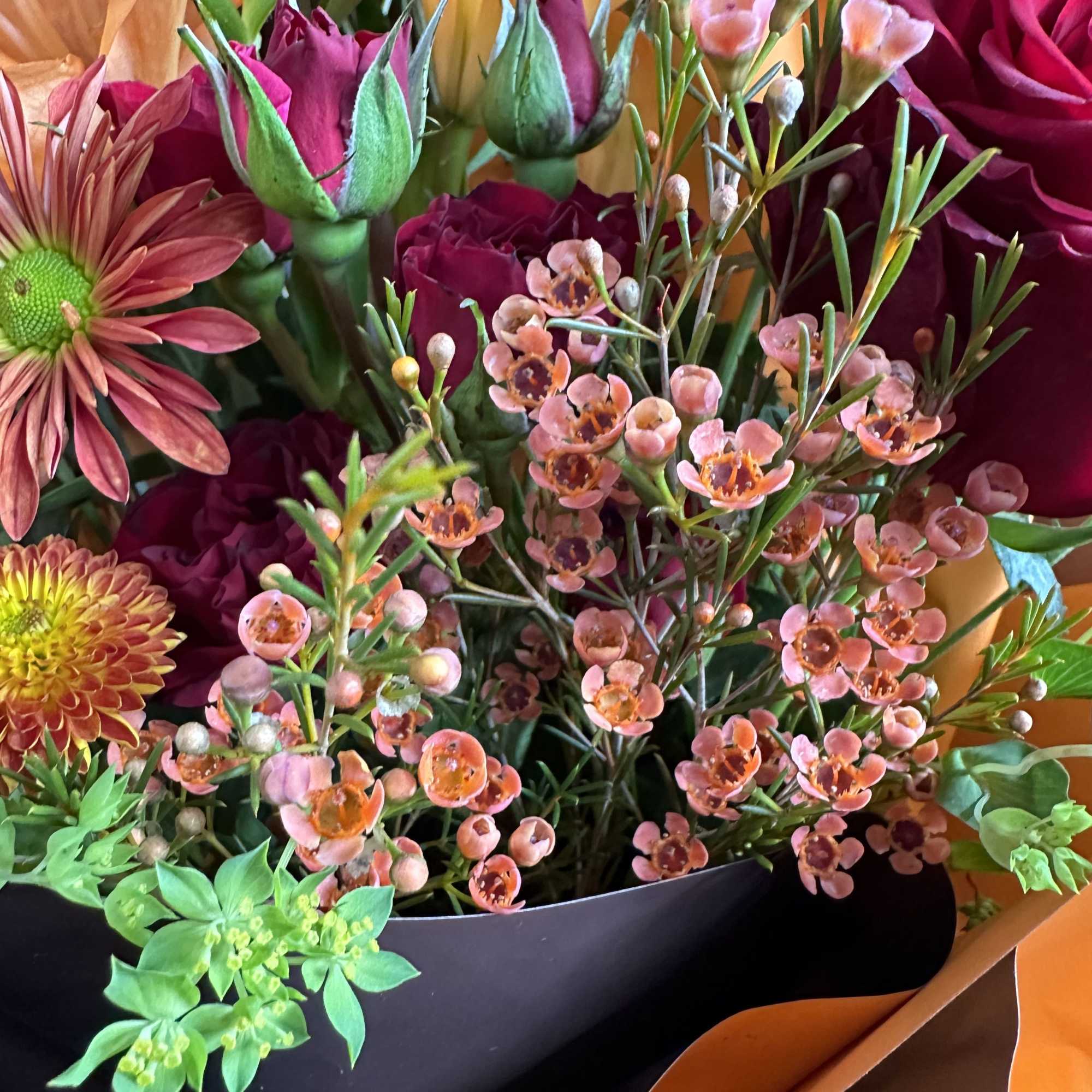 Beautiful fall wrap in fall colors. An eyecatcher for everyone! (no vase Beautiful fall wrap in fall colors. An eyecatcher for everyone! (no vase