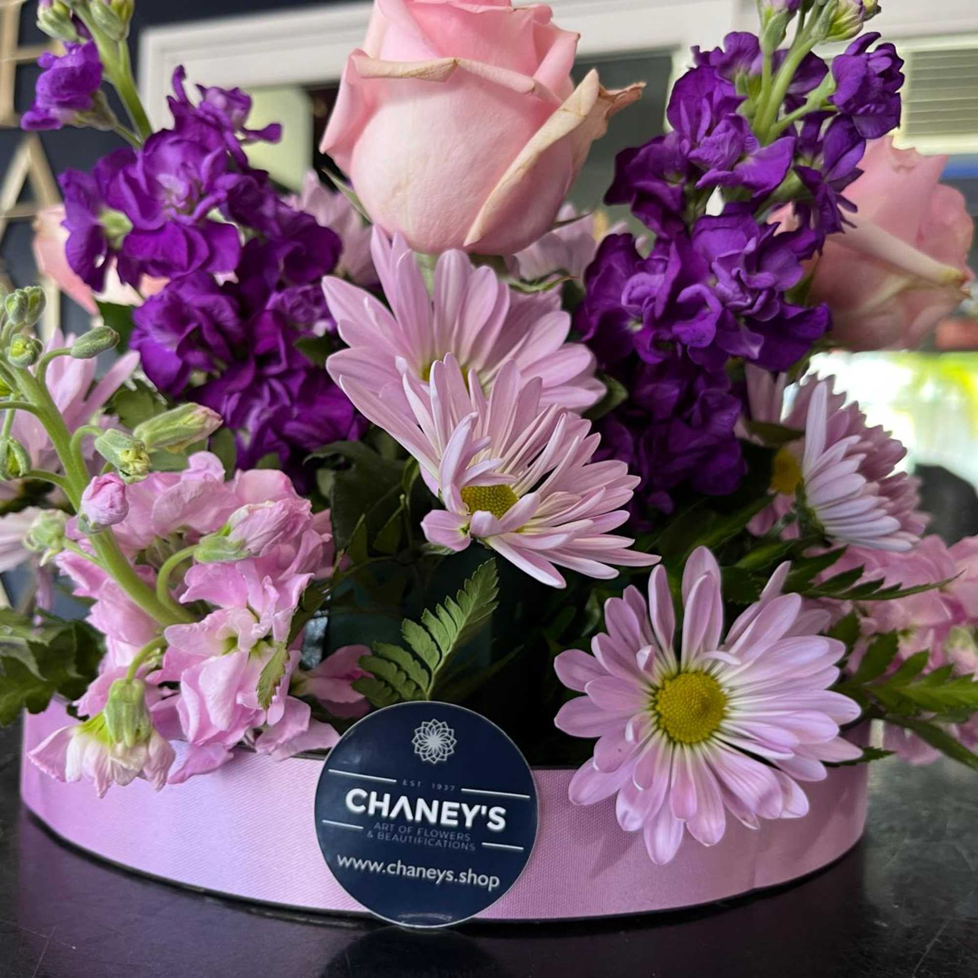 Stunning arrangment with butterflies and fresh cut premium flowers  Stunning arrangment with butterflies and fresh cut premium flowers