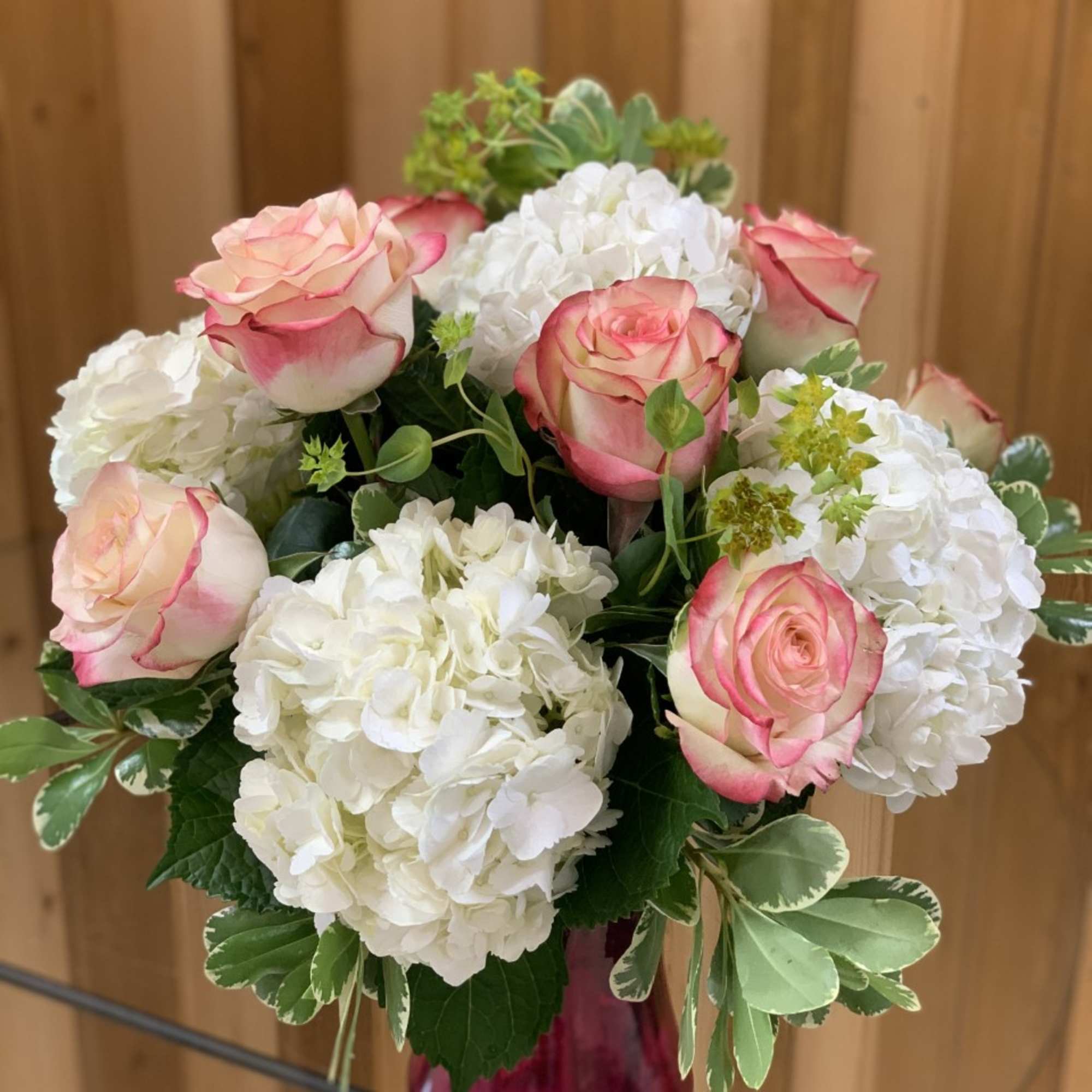 Classy Bouquet – Fresh Roses & Hydrangeas in a Vase
Elevate any occasion Classy Bouquet – Fresh Roses & Hydrangeas in a Vase
Elevate any occasion